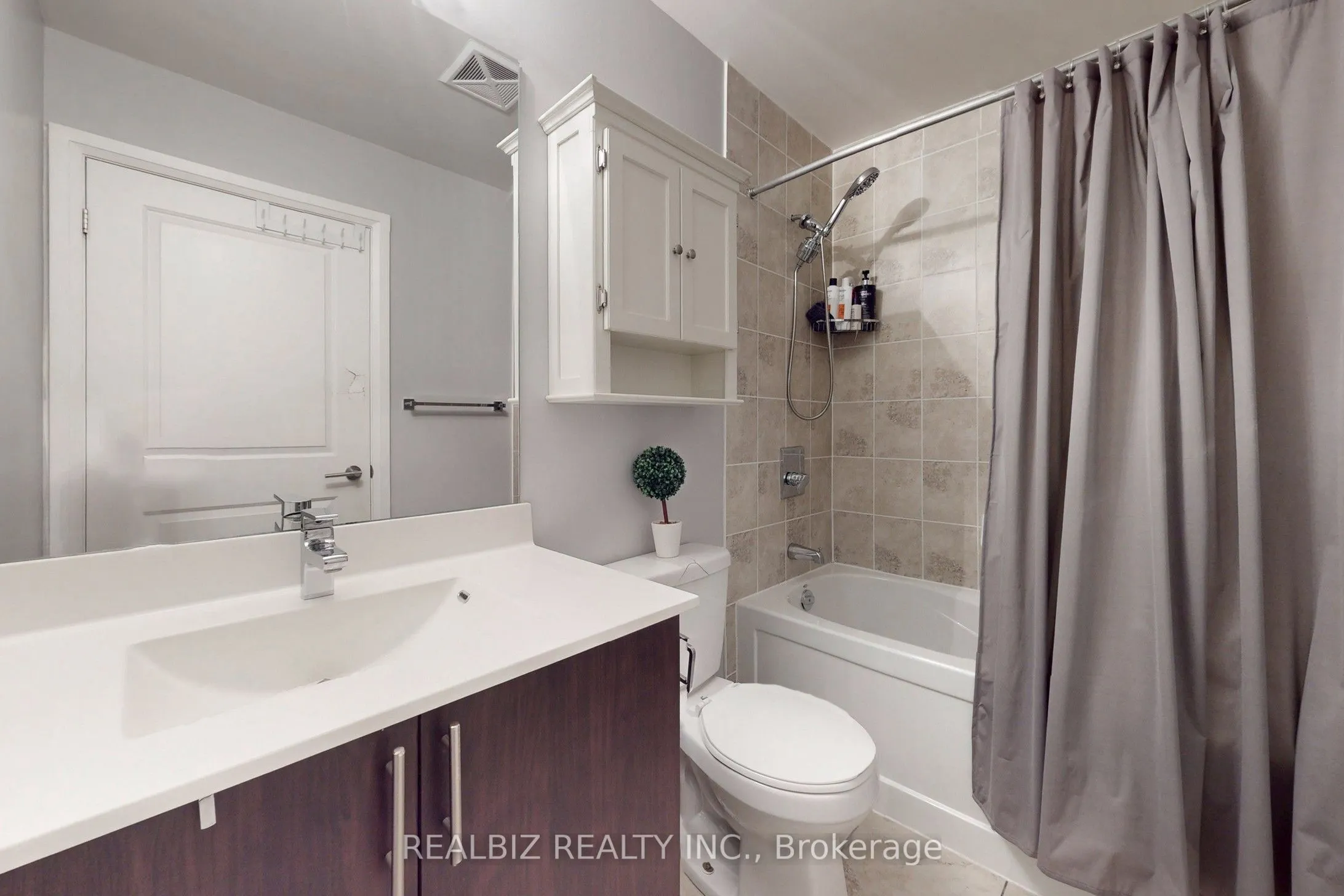 520 Steeles Avenue, #604