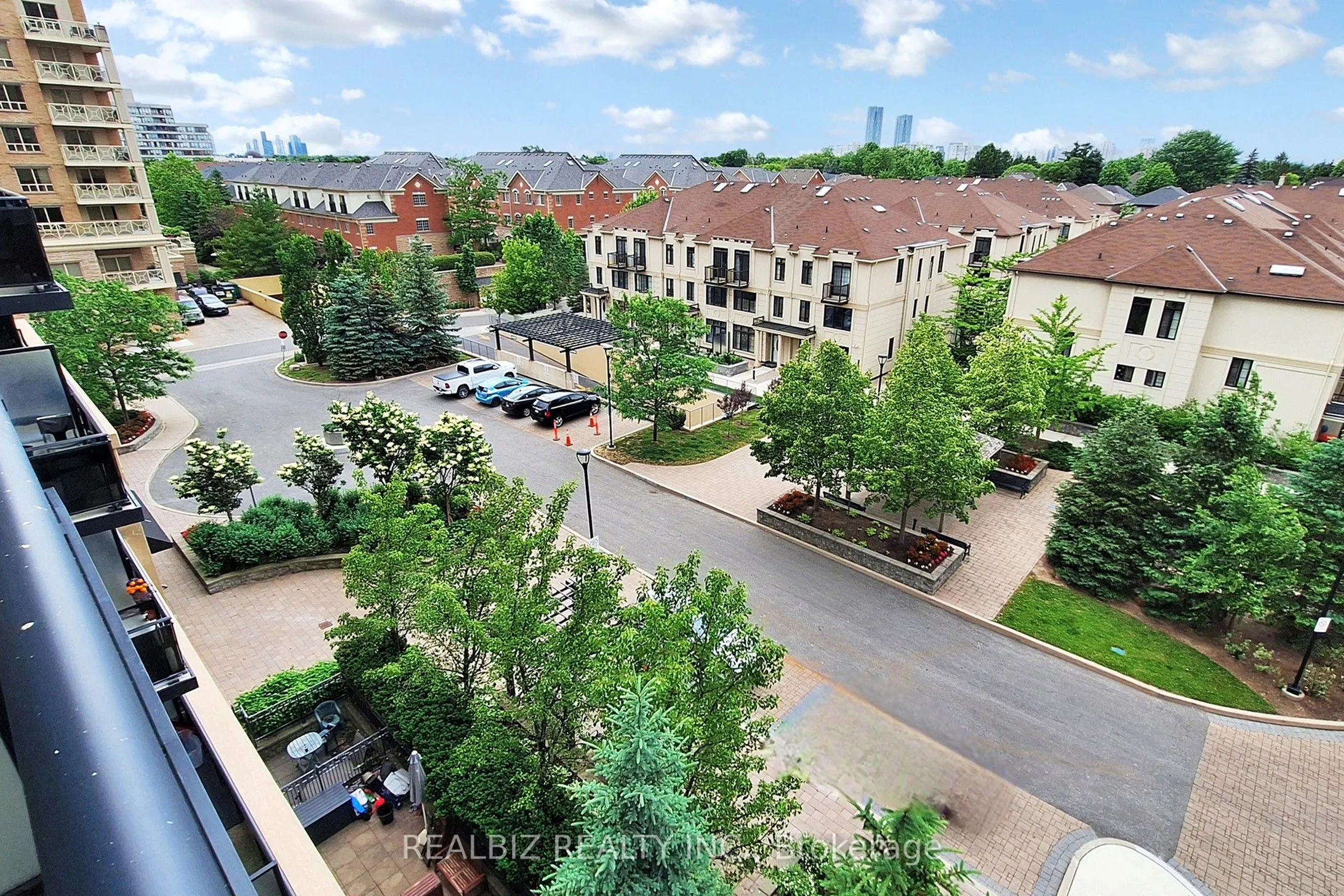 520 Steeles Avenue, #604