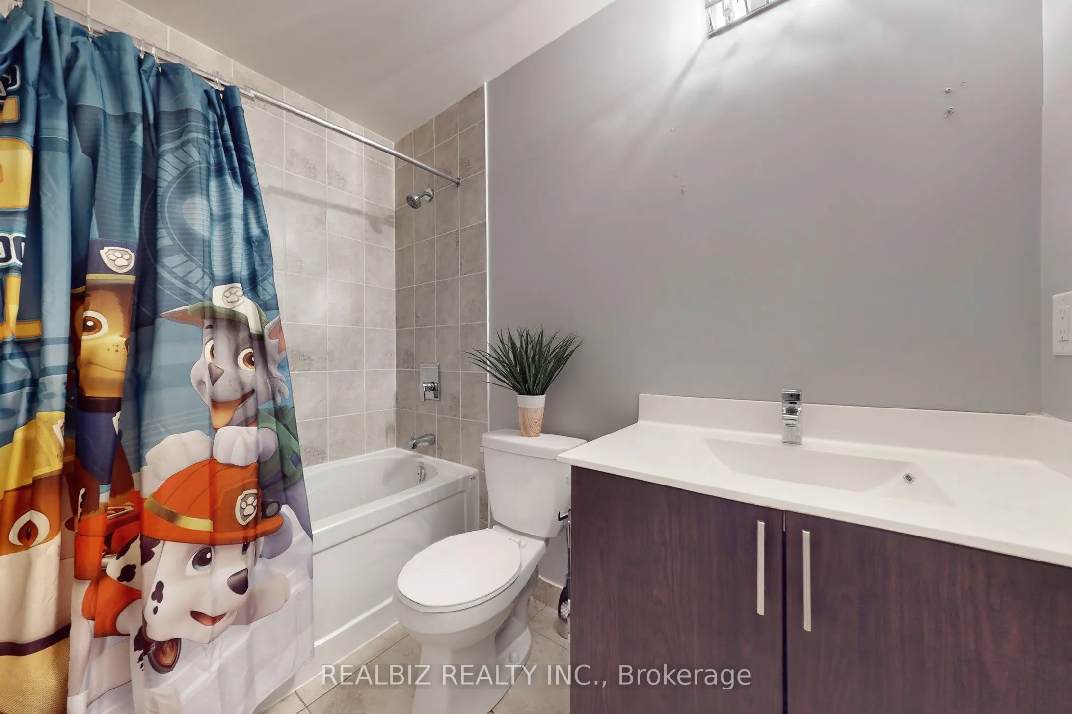 520 Steeles Avenue, #604
