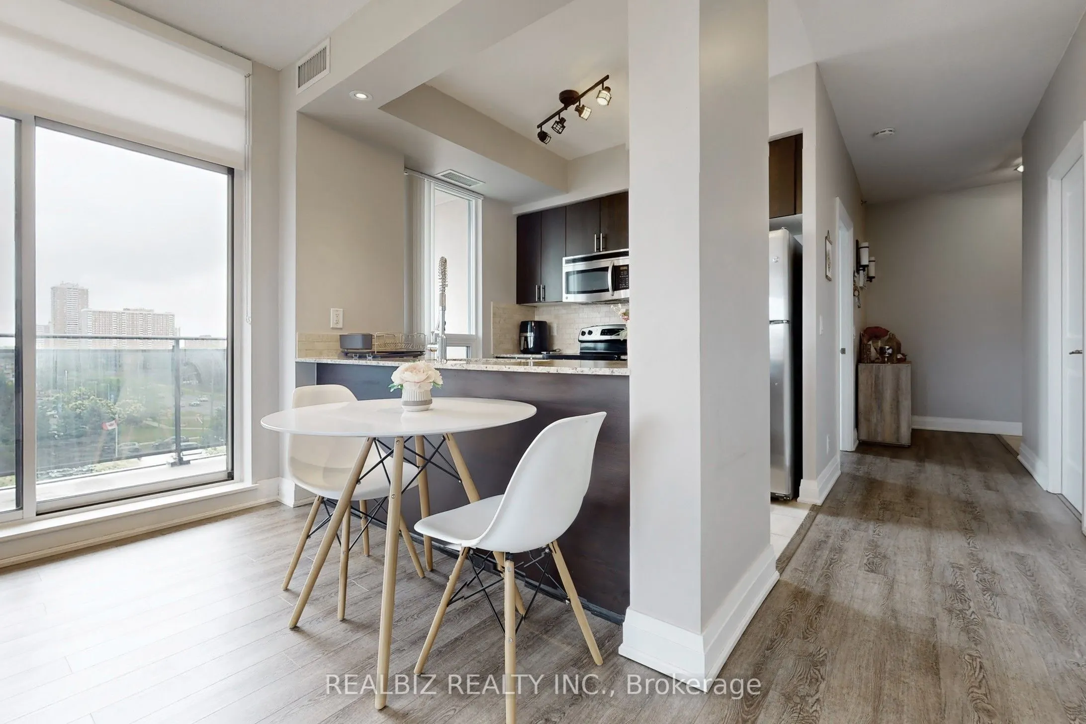 520 Steeles Avenue, #604