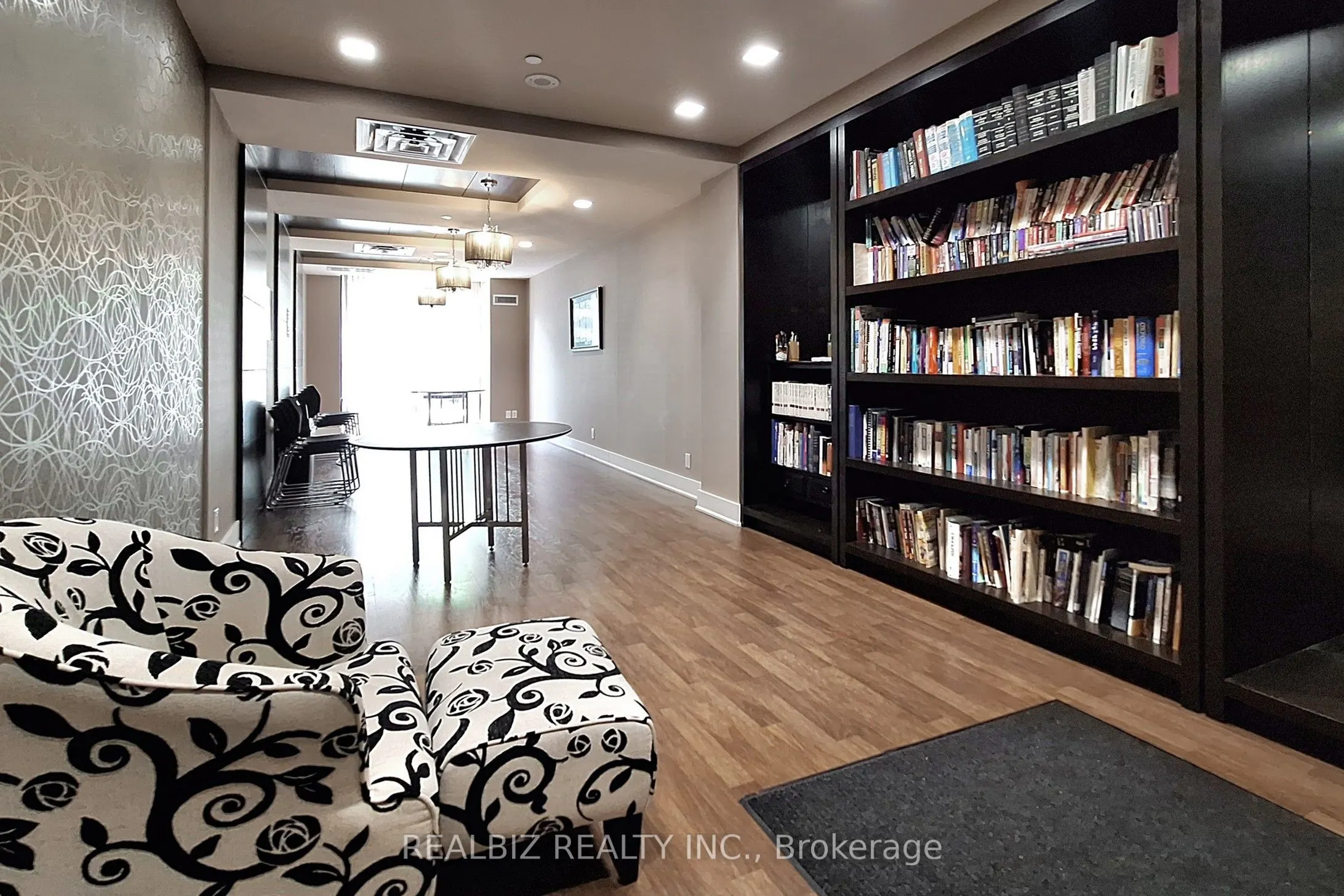 520 Steeles Avenue, #604