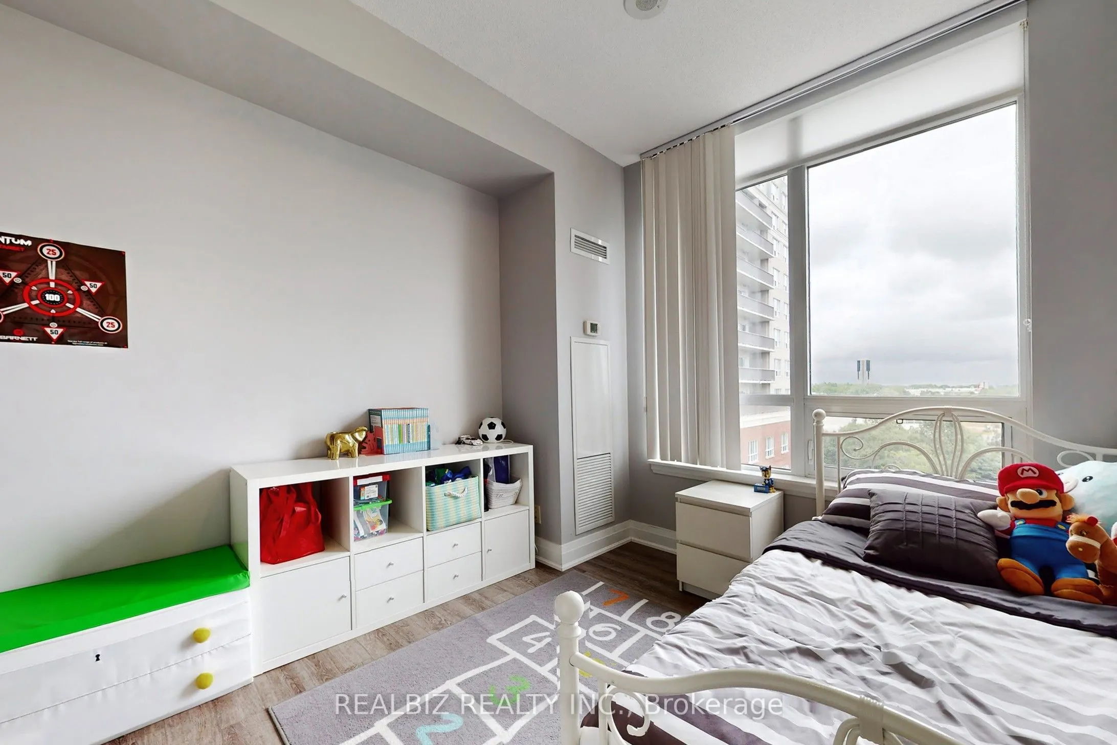 520 Steeles Avenue, #604