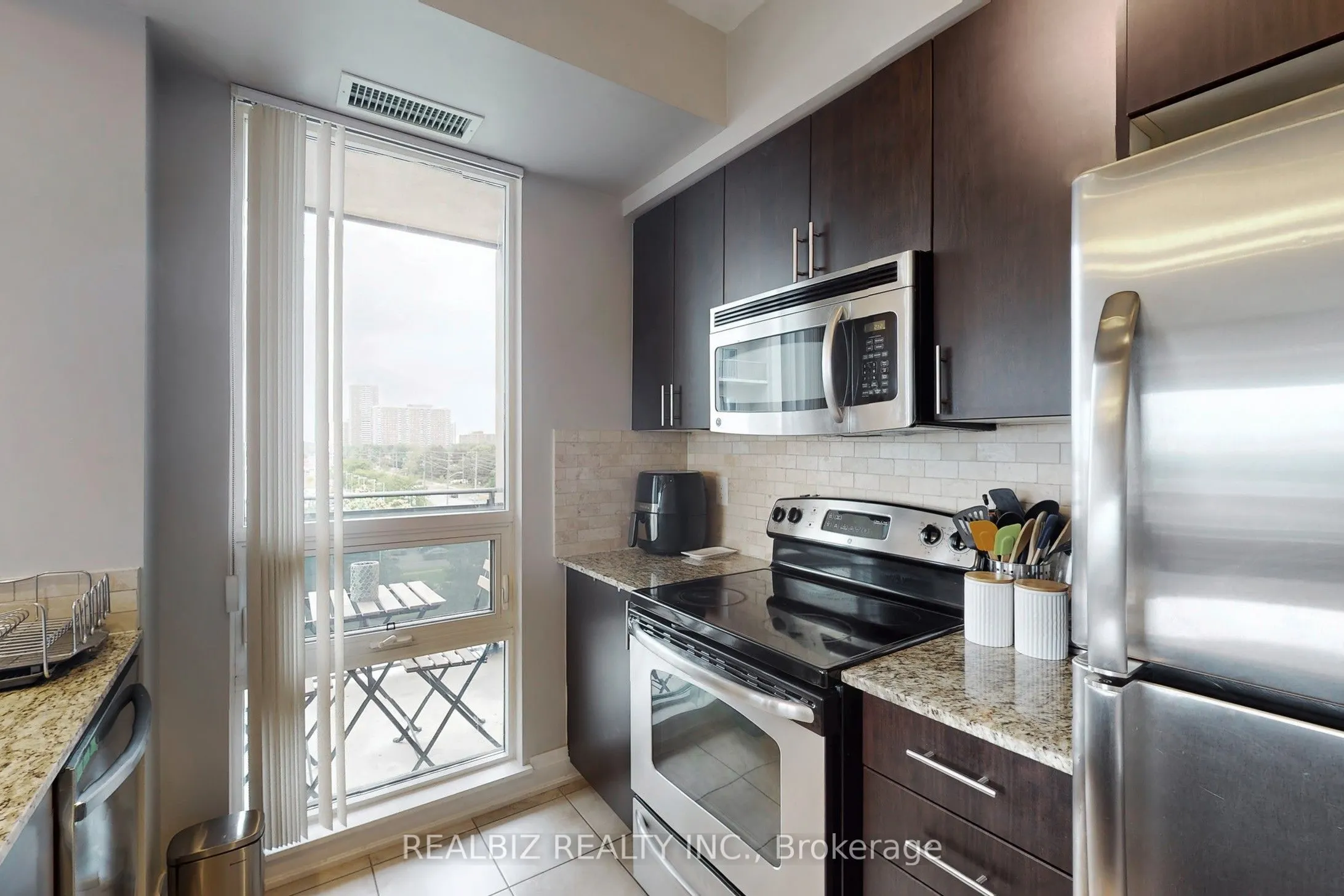 520 Steeles Avenue, #604