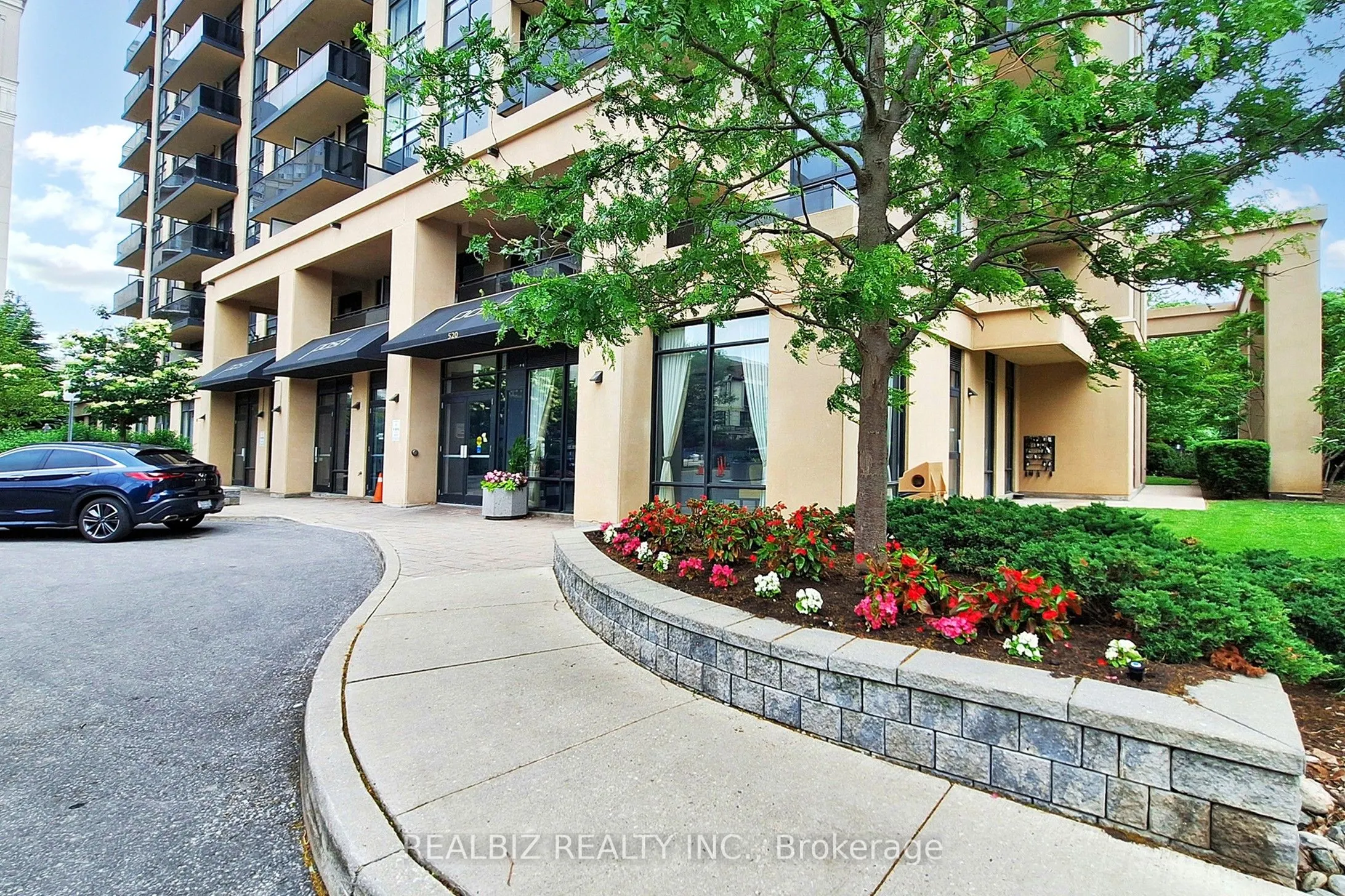 520 Steeles Avenue, #604