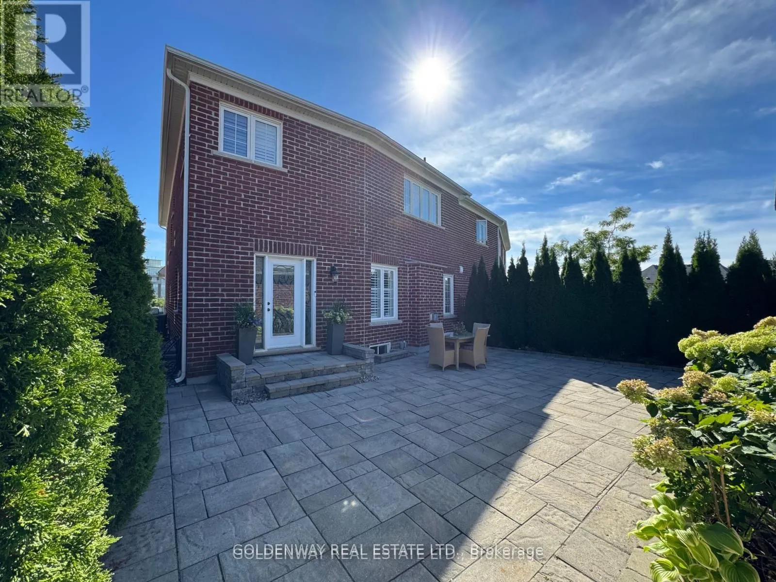 215 Angus Glen Boulevard