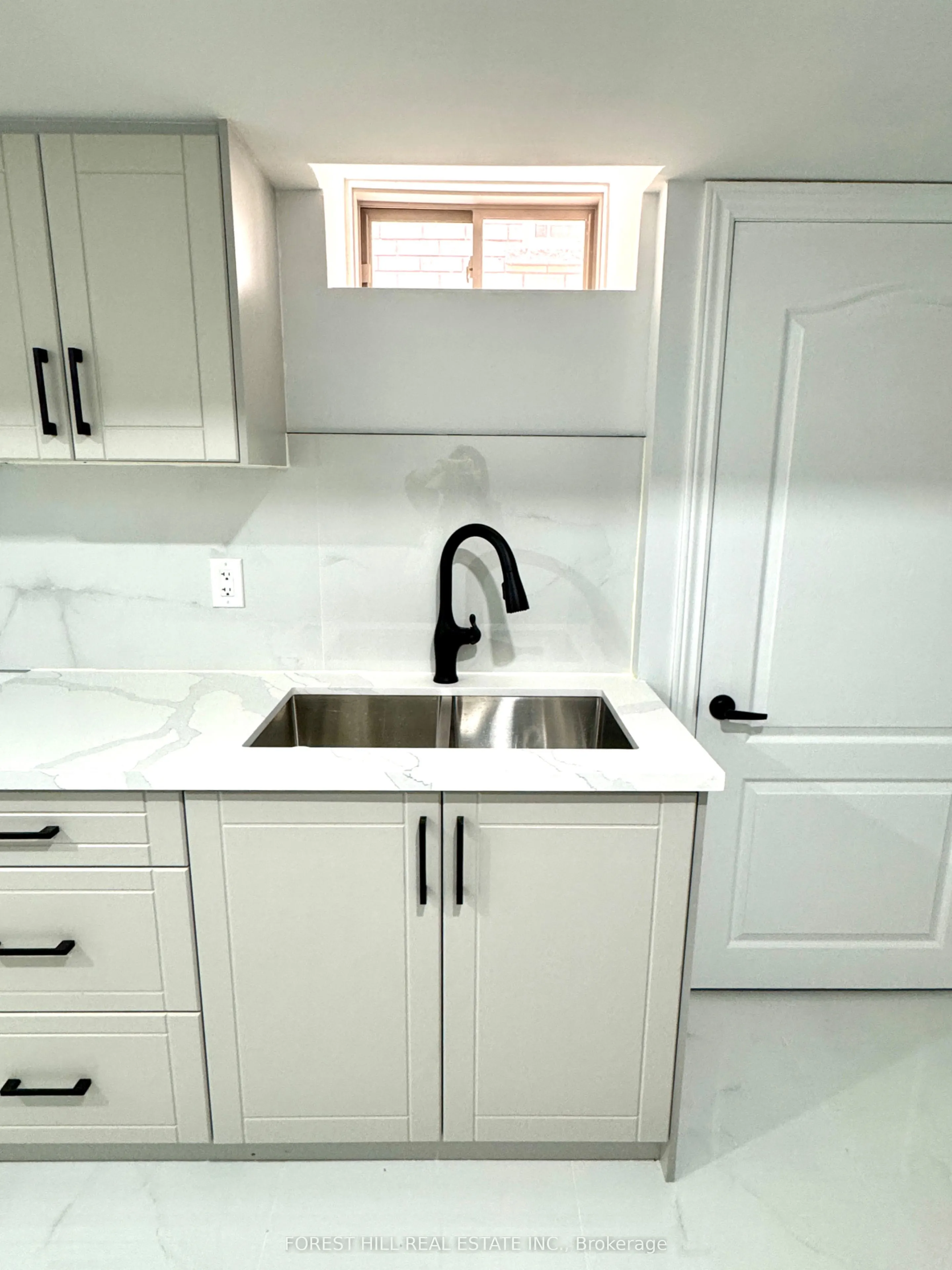 15 Drizzel Crescent, #Lower