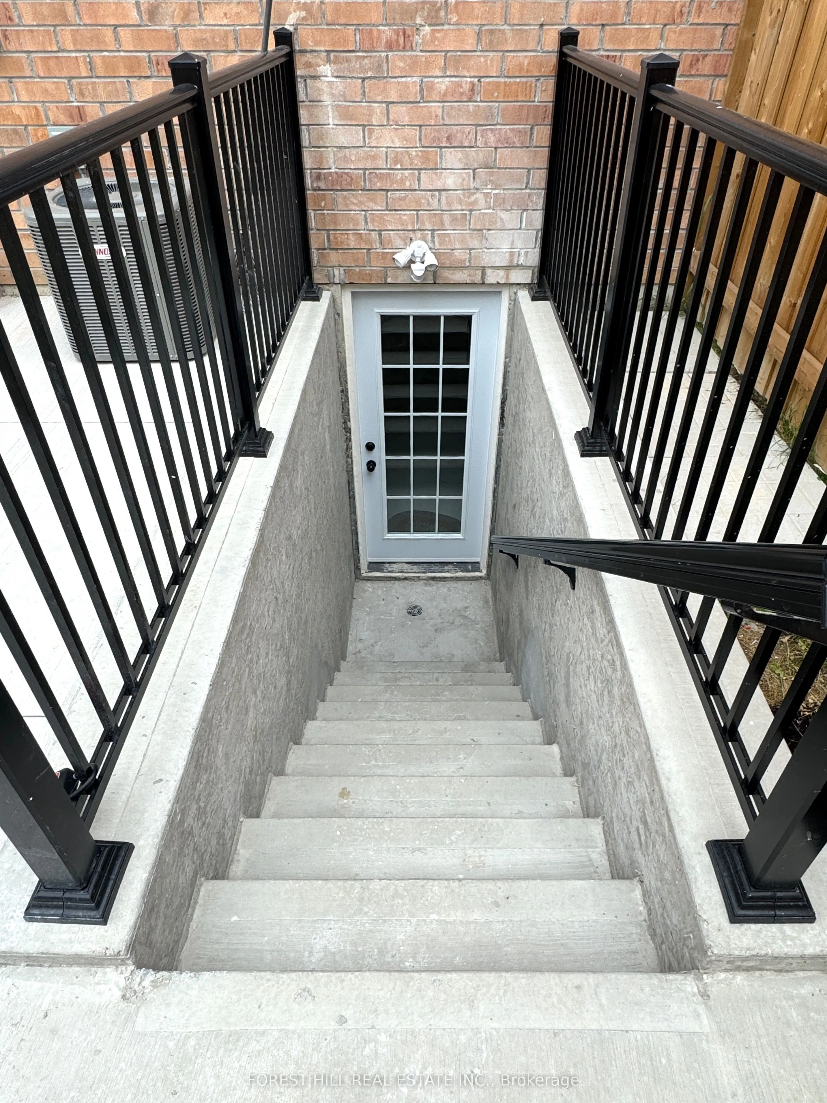 15 Drizzel Crescent, #Lower