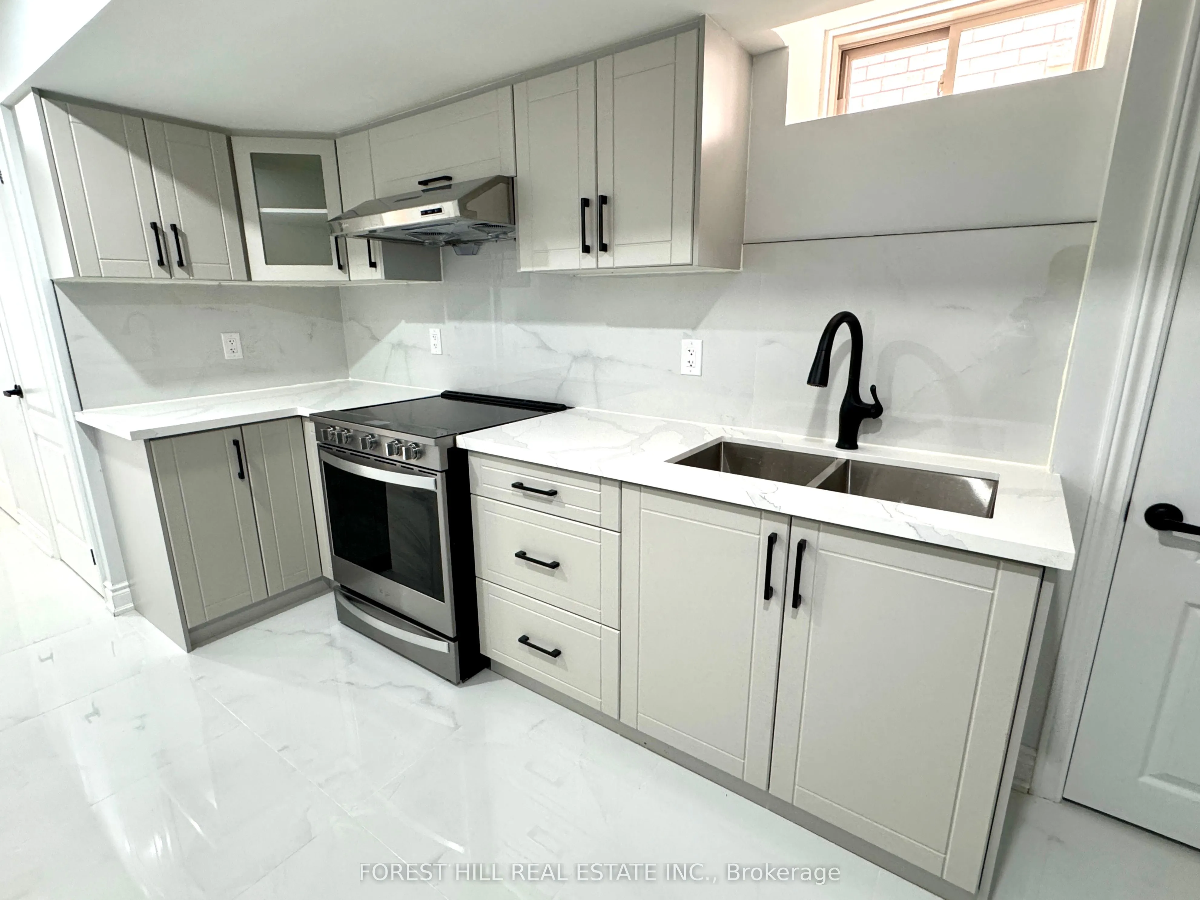 15 Drizzel Crescent, #Lower