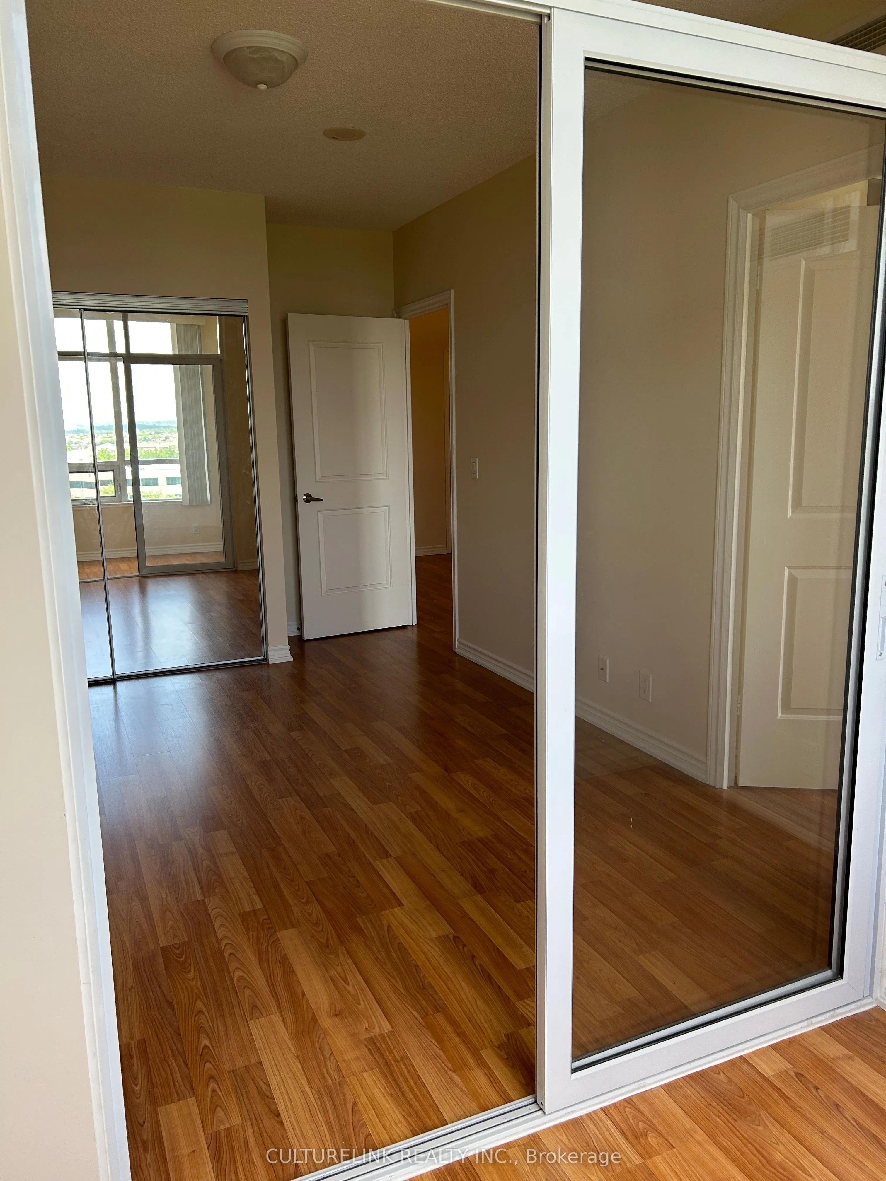 9235 Jane Street, #1015