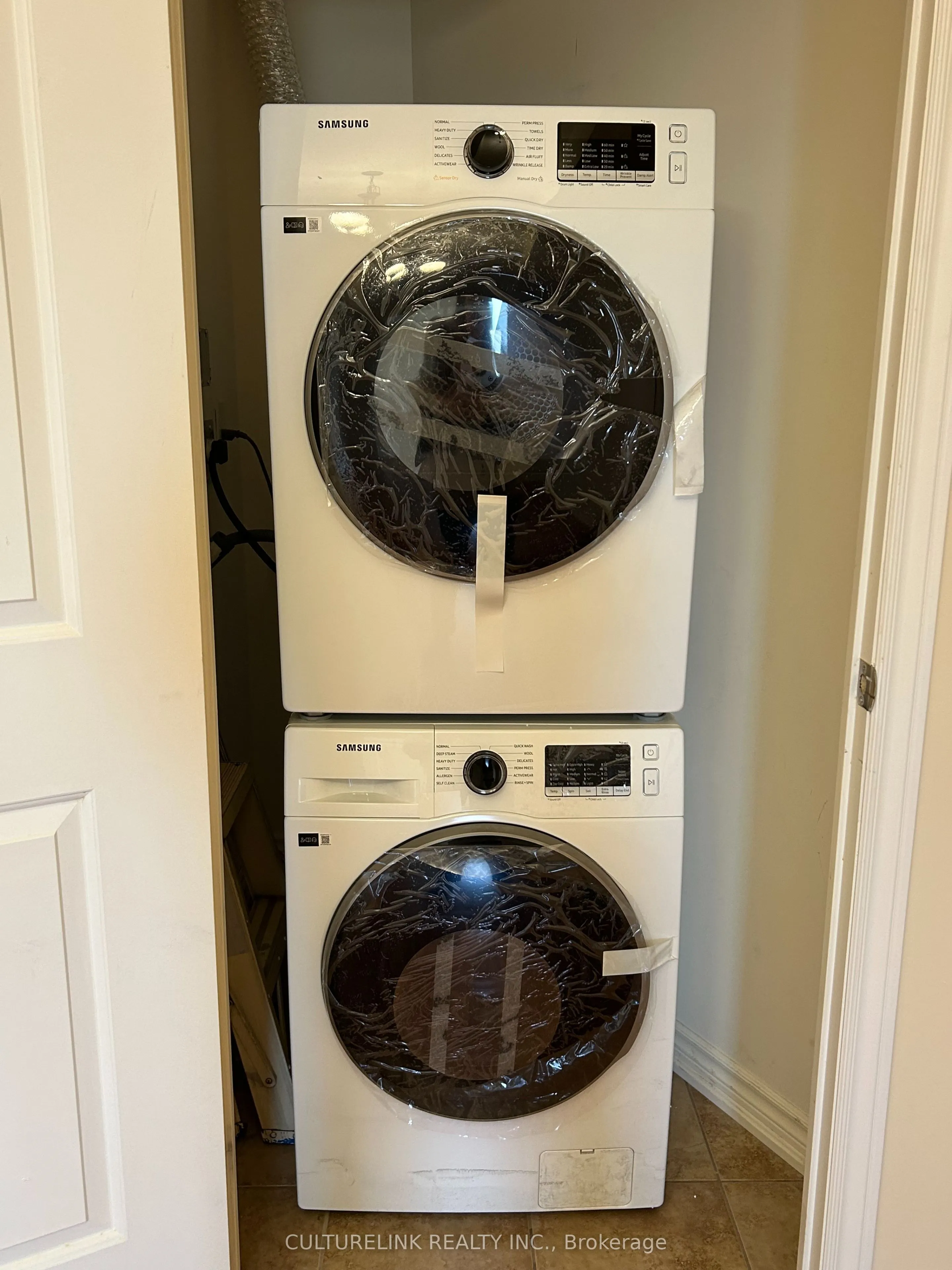 9235 Jane Street, #1015