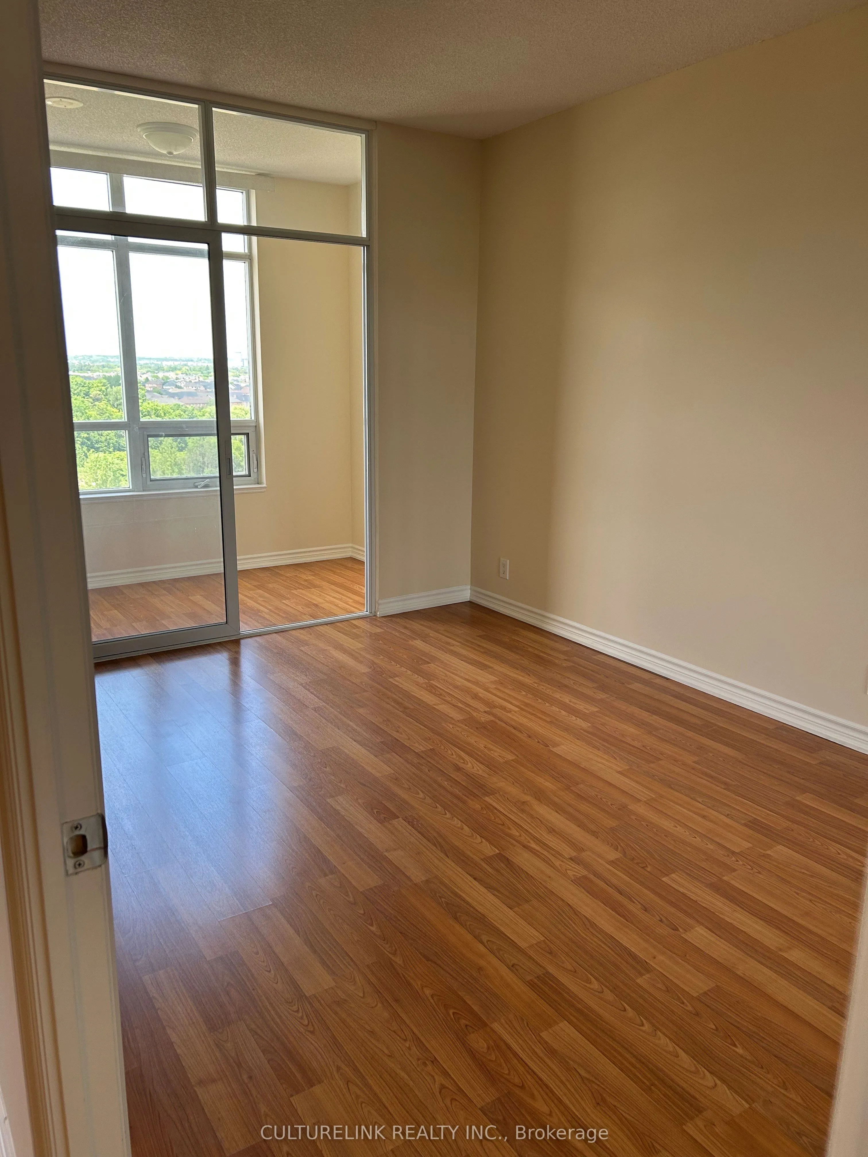 9235 Jane Street, #1015