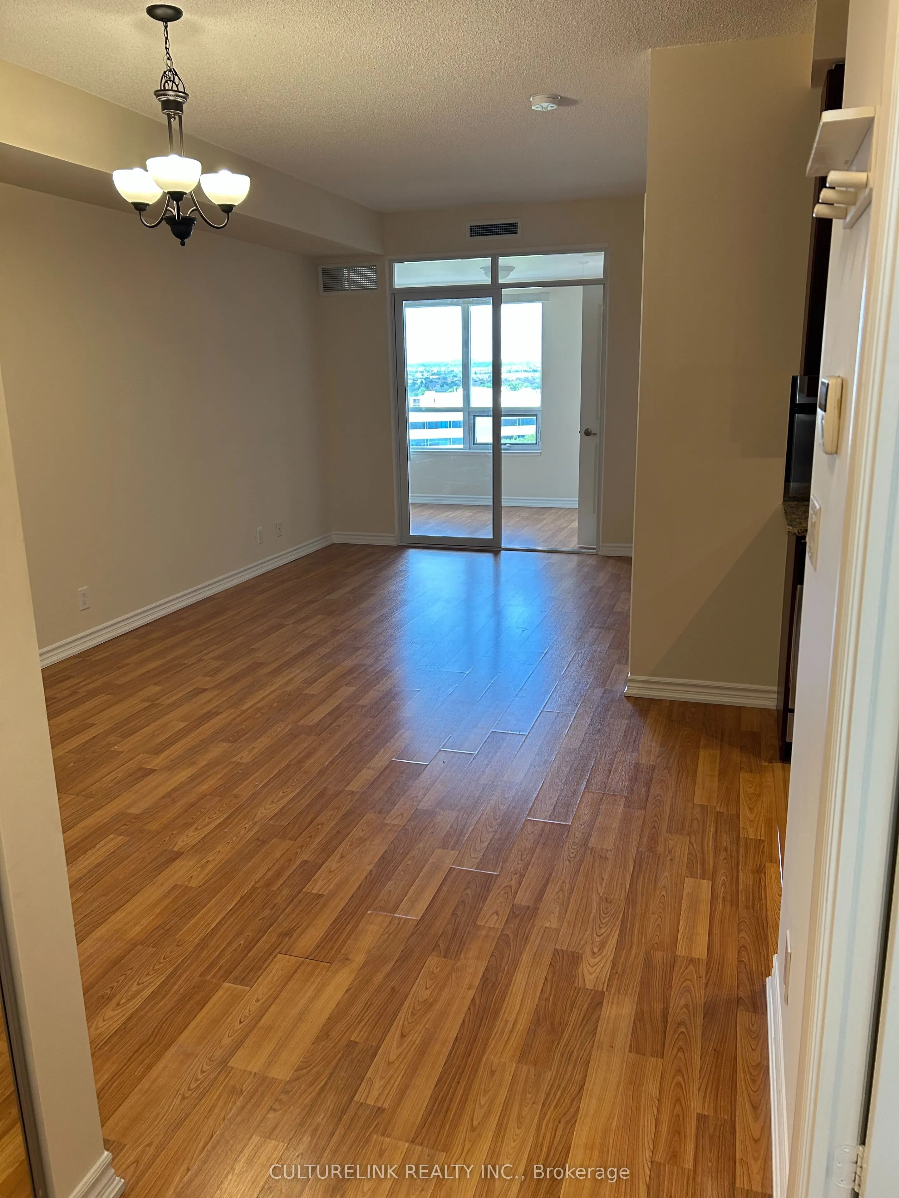 9235 Jane Street, #1015