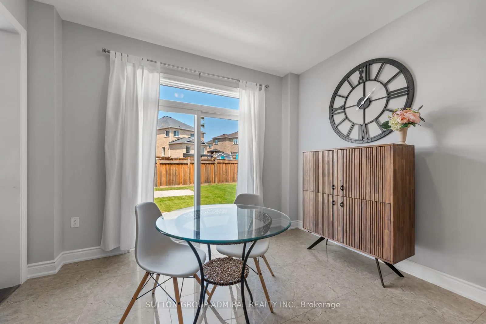 186 Romanelli Crescent