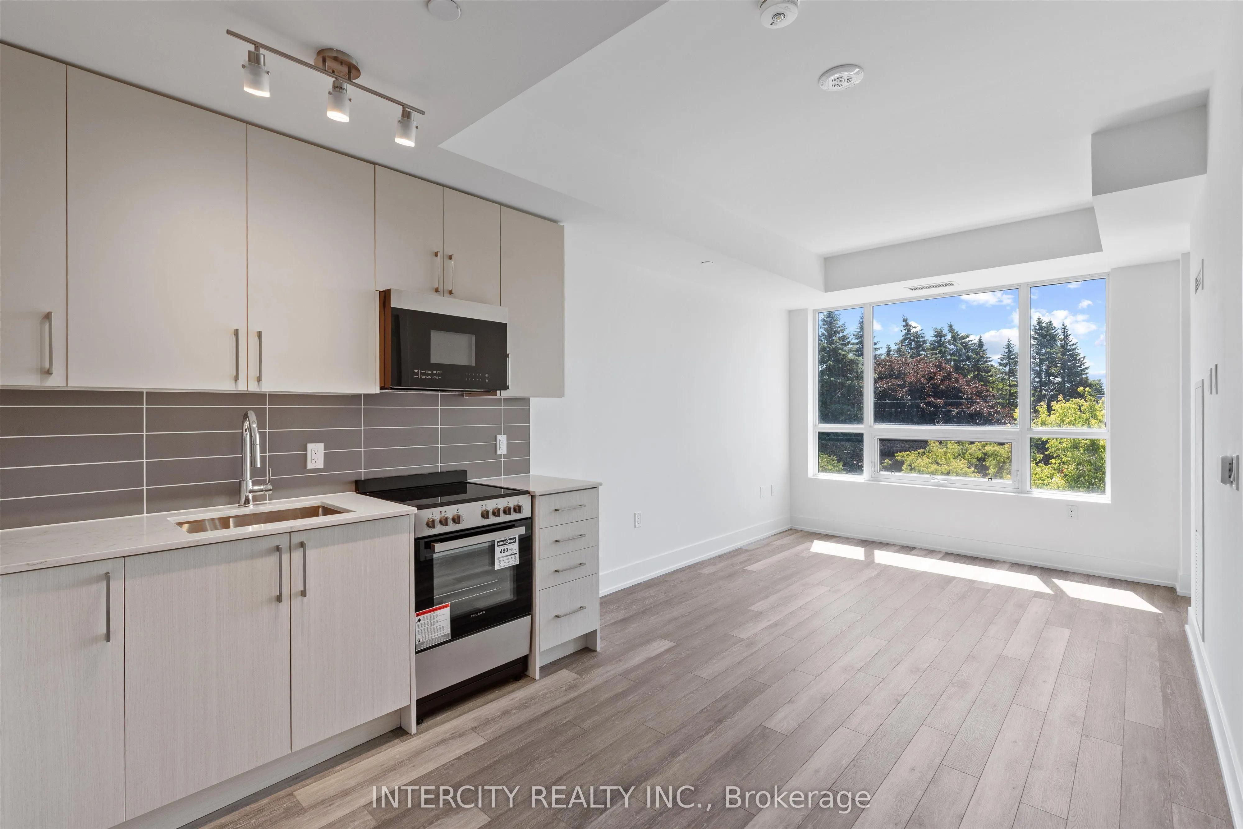 2075 King Road, #317