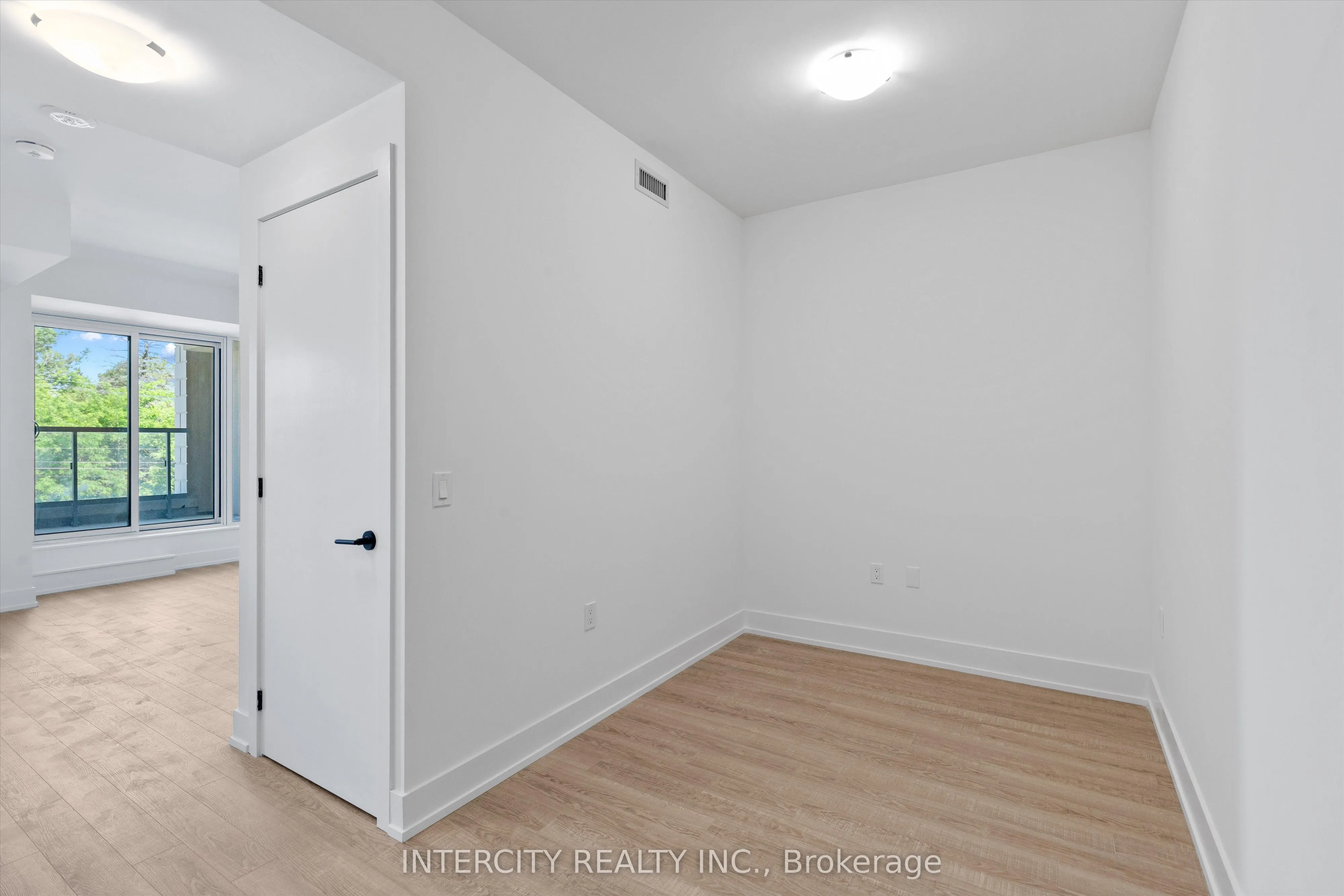 2075 King Road, #328