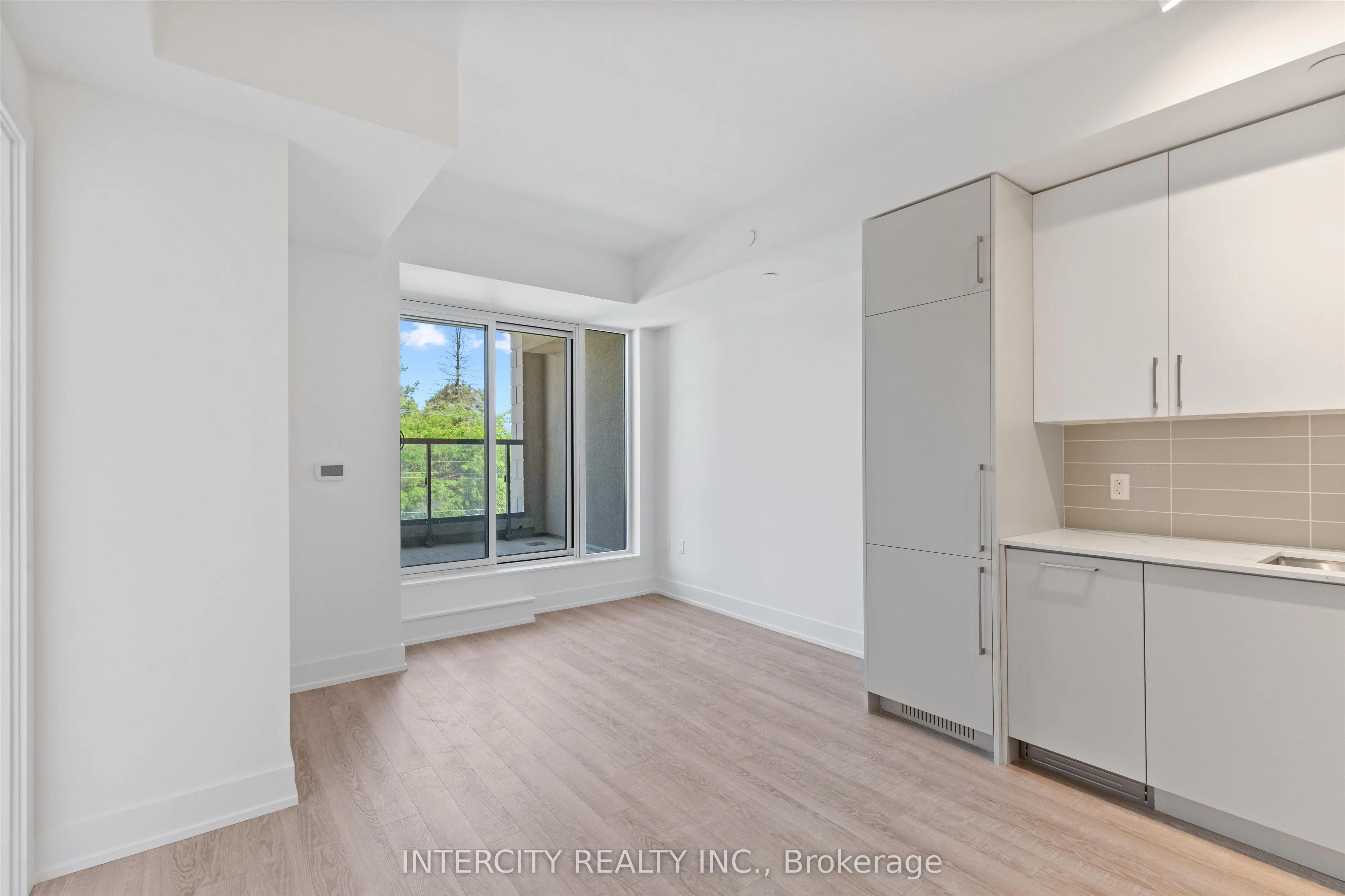 2075 King Road, #328
