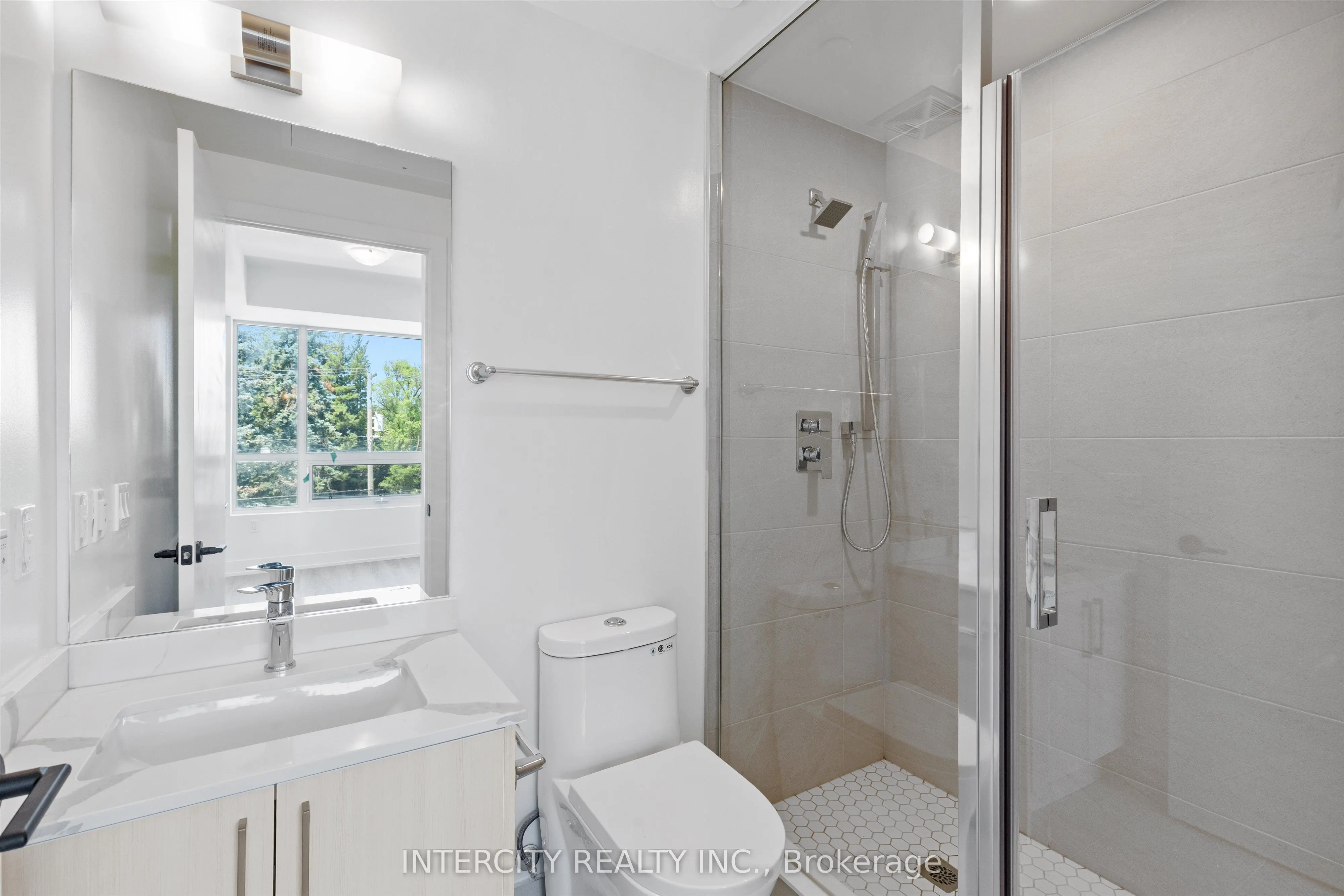 2075 King Road, #328