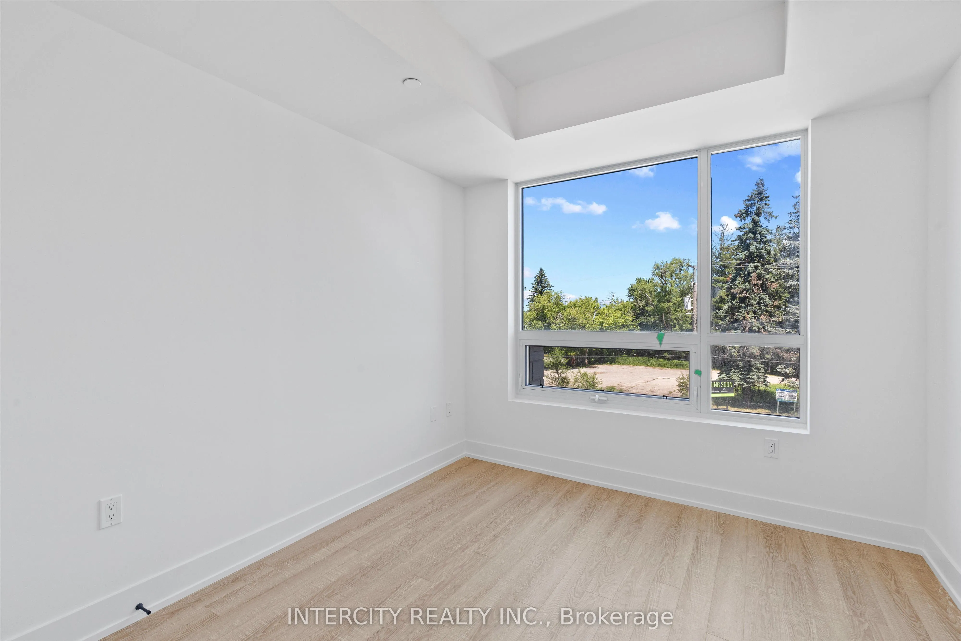 2075 King Road, #328
