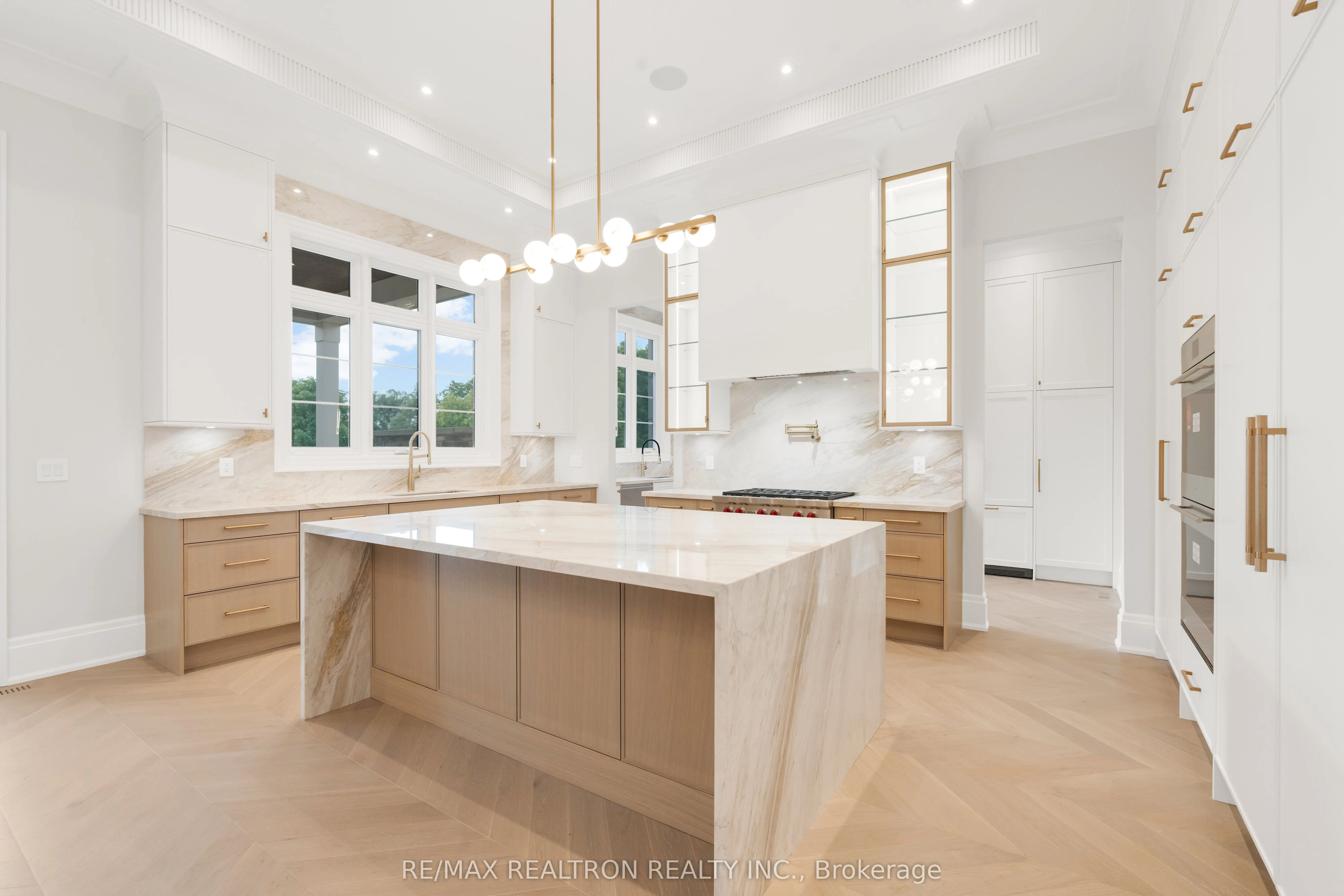 196 Kennedy Street W