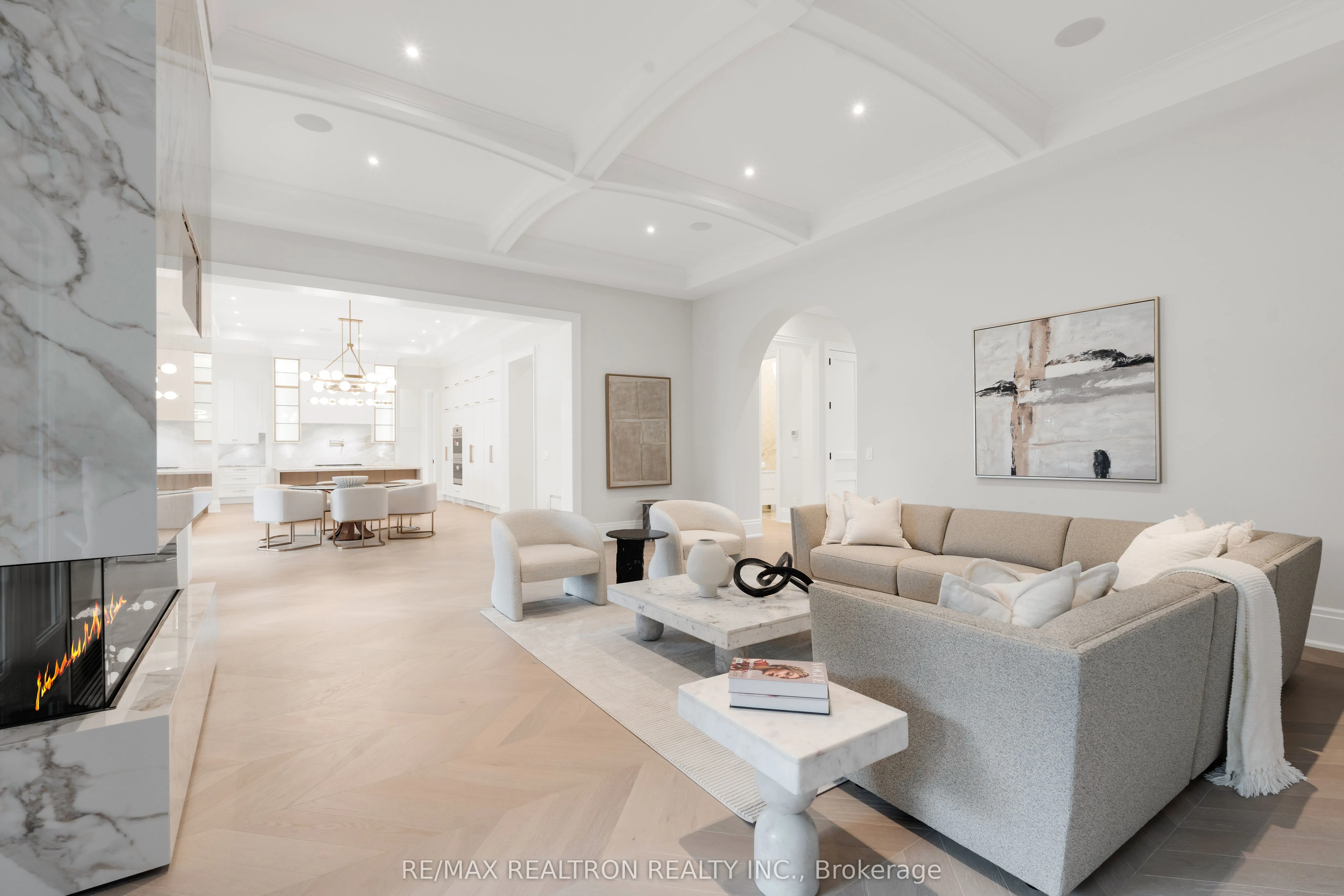 196 Kennedy Street W