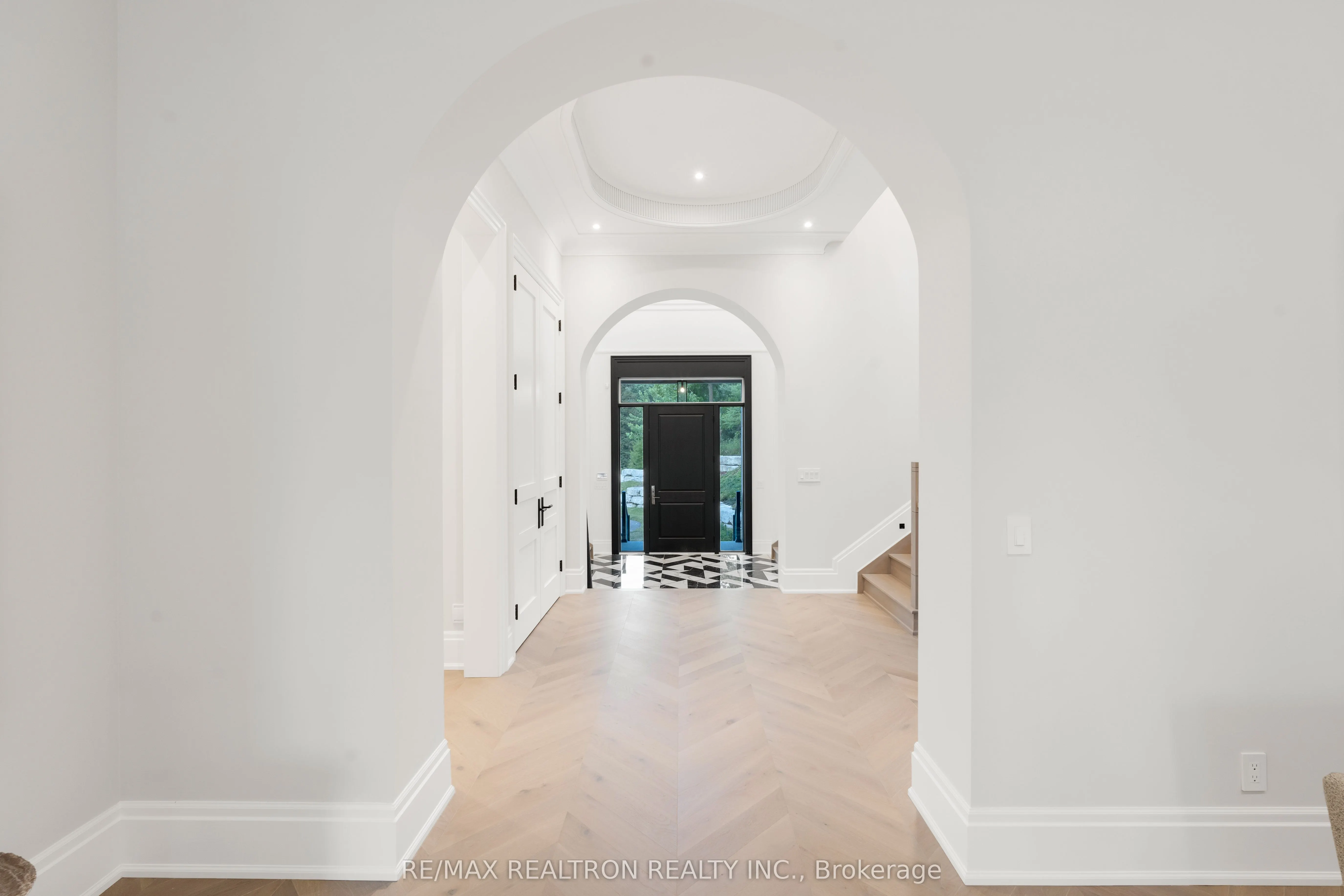 196 Kennedy Street W