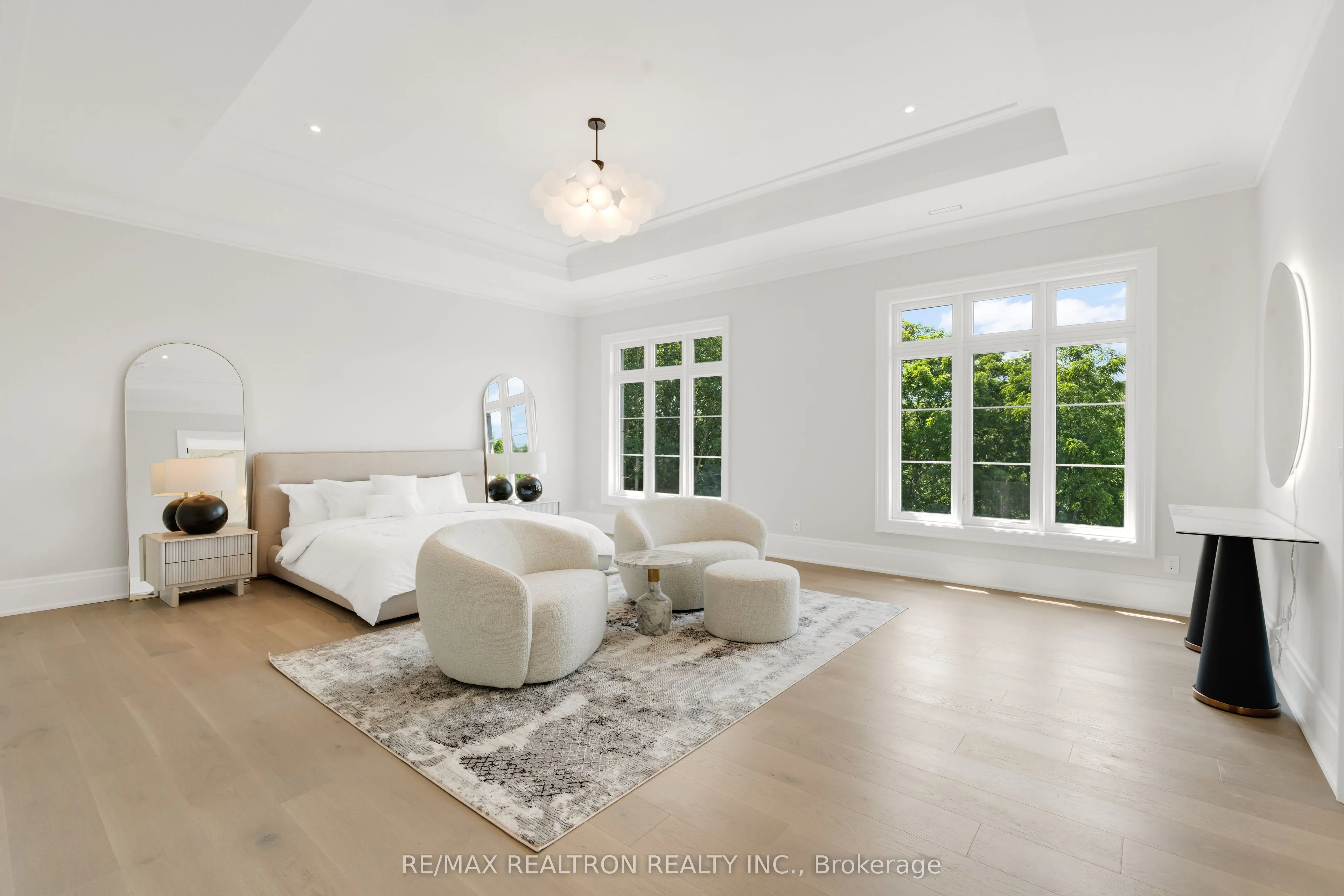 196 Kennedy Street W