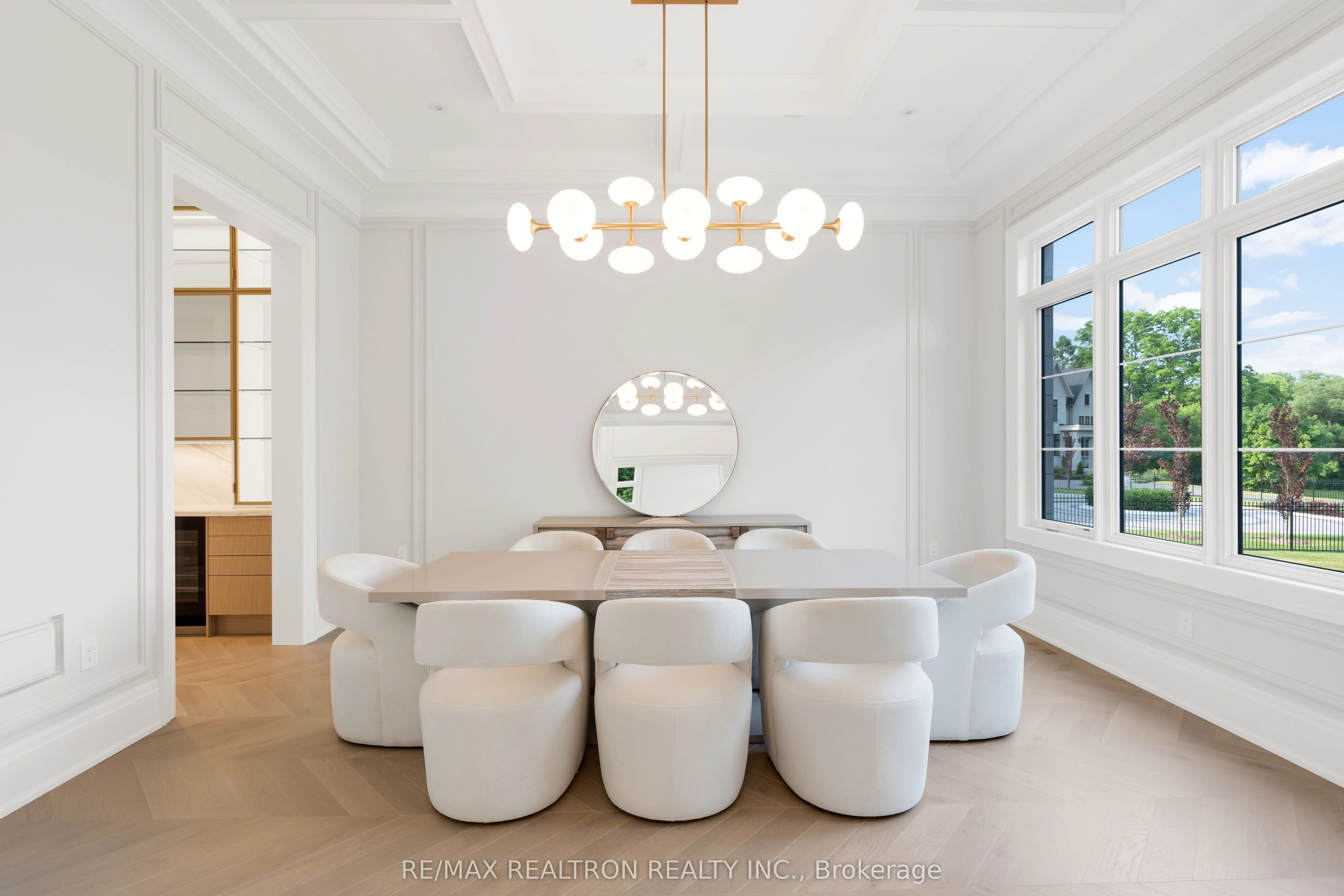 196 Kennedy Street W