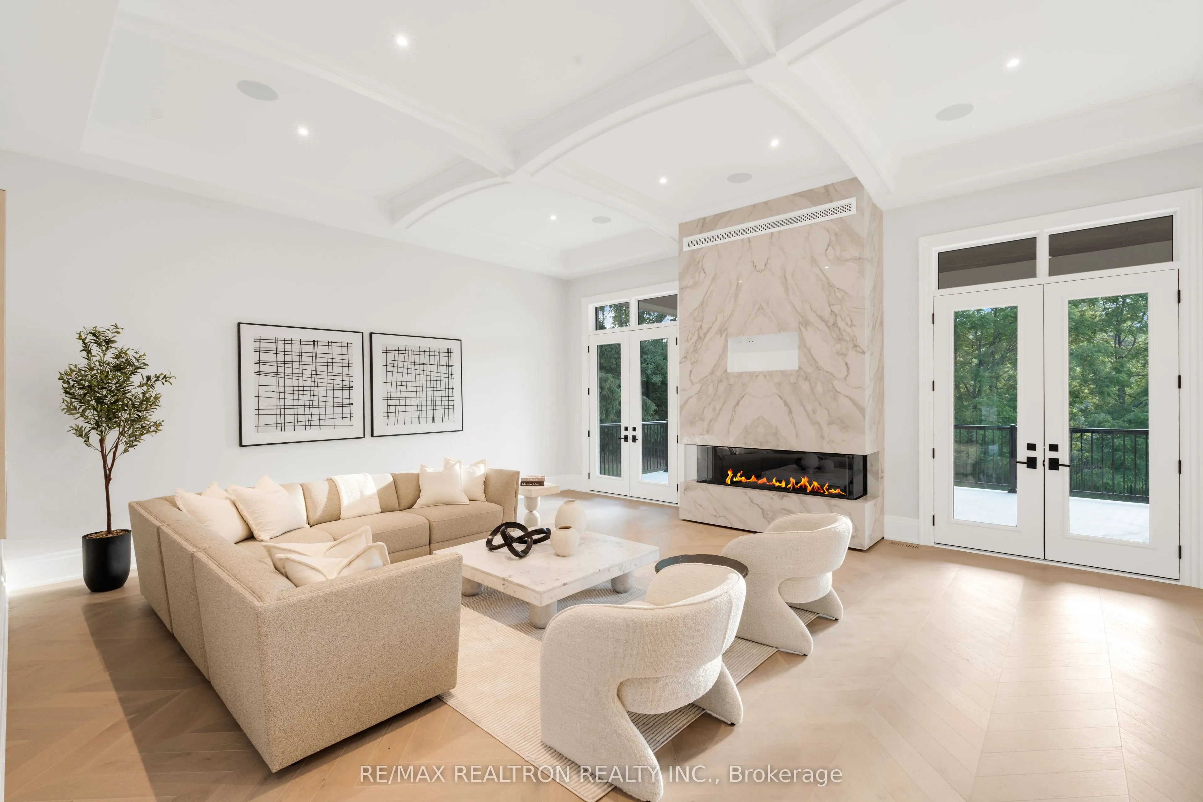 196 Kennedy Street W