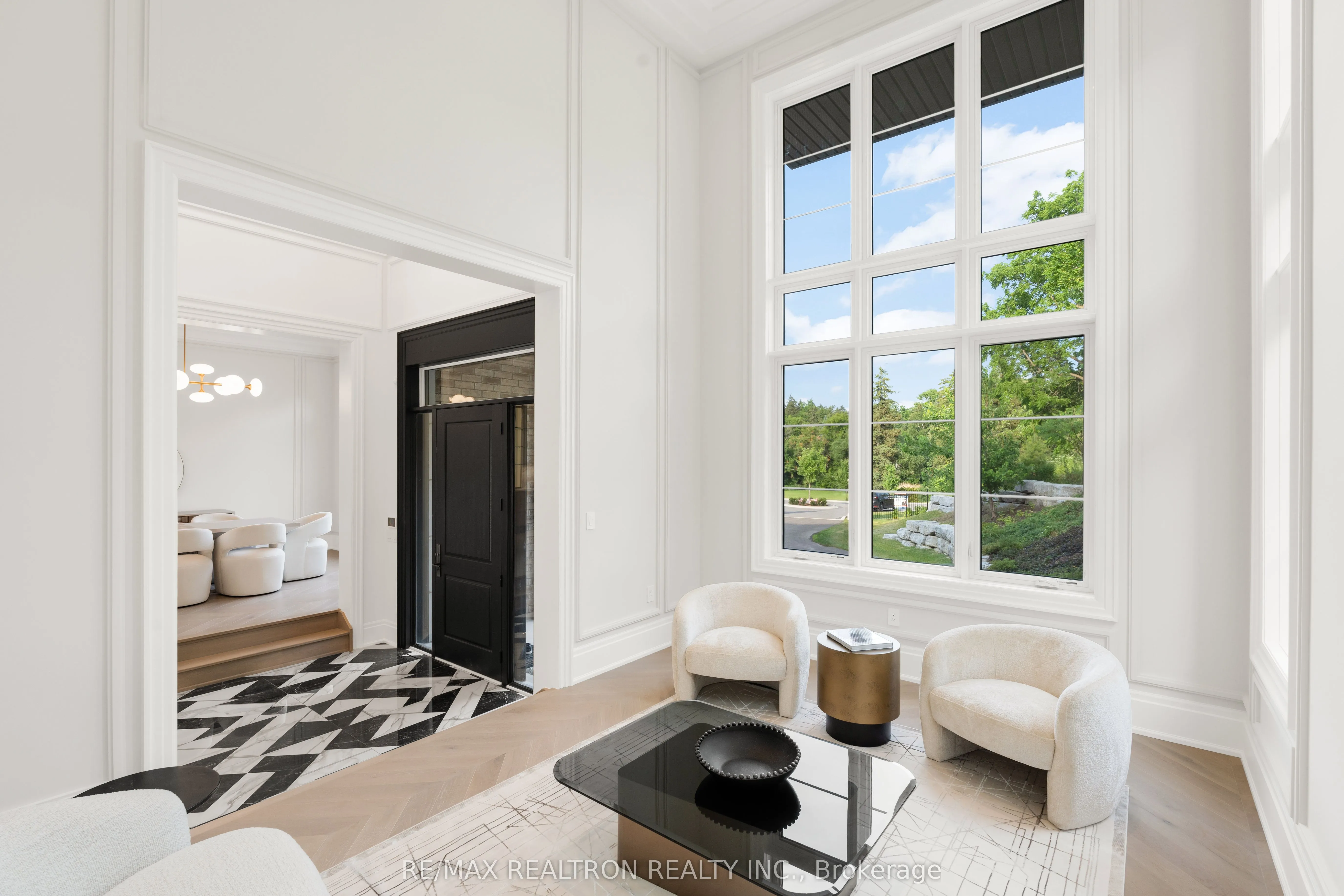 196 Kennedy Street W