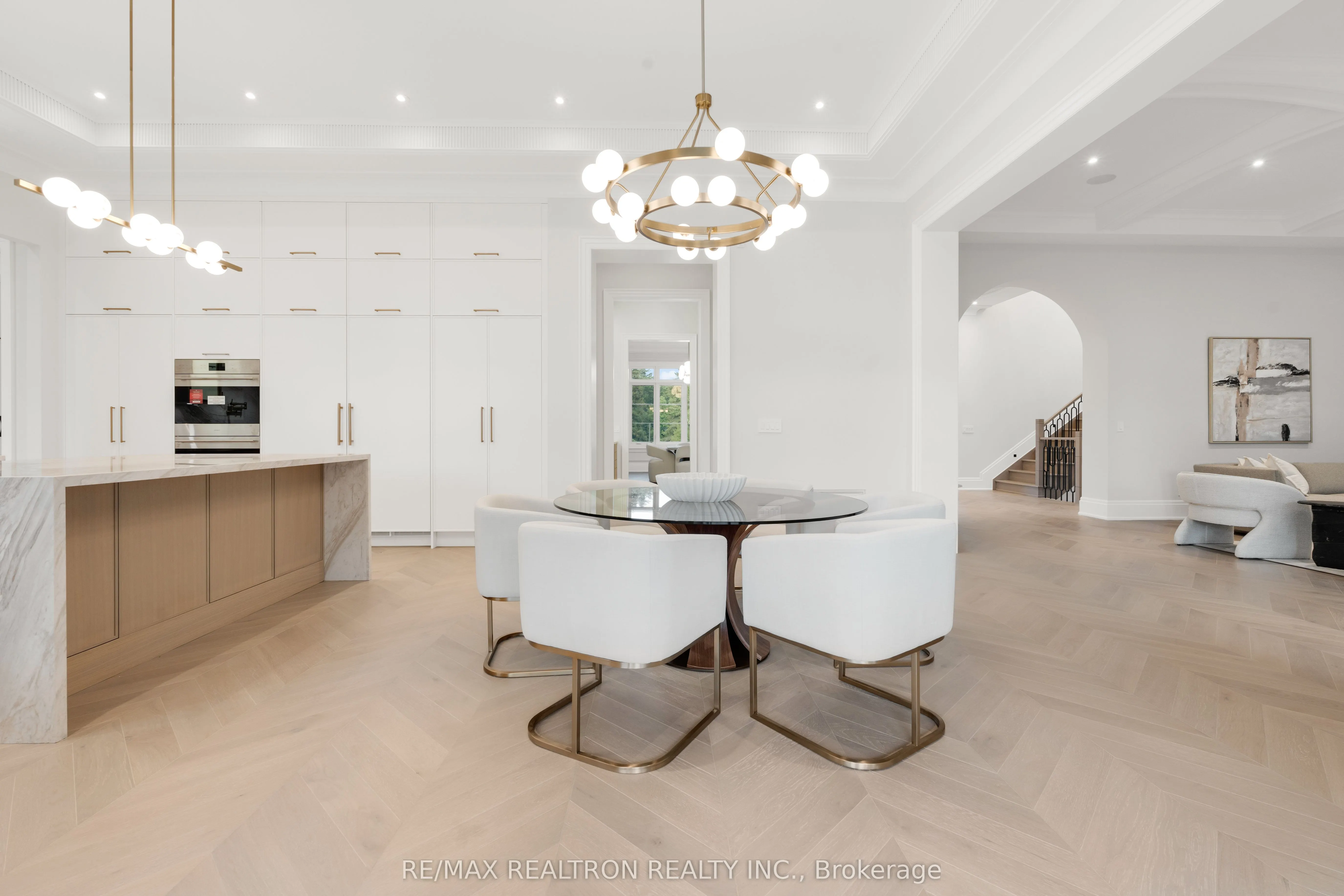 196 Kennedy Street W