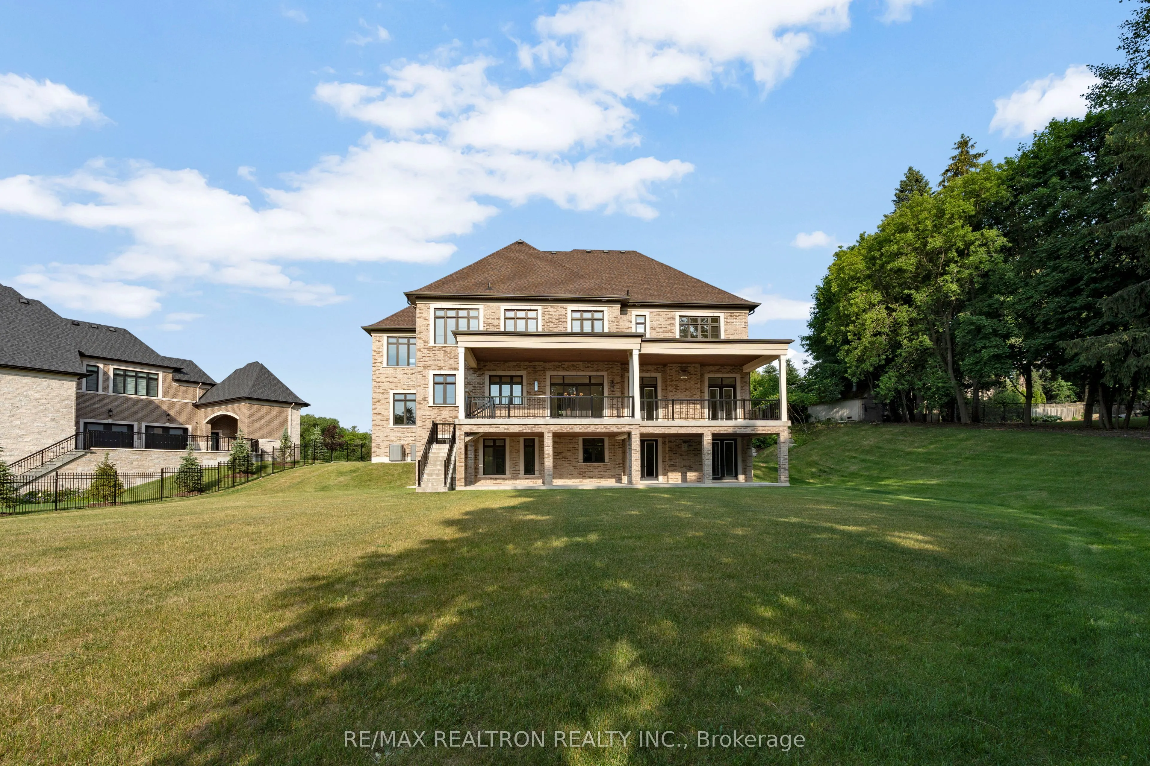 196 Kennedy Street W