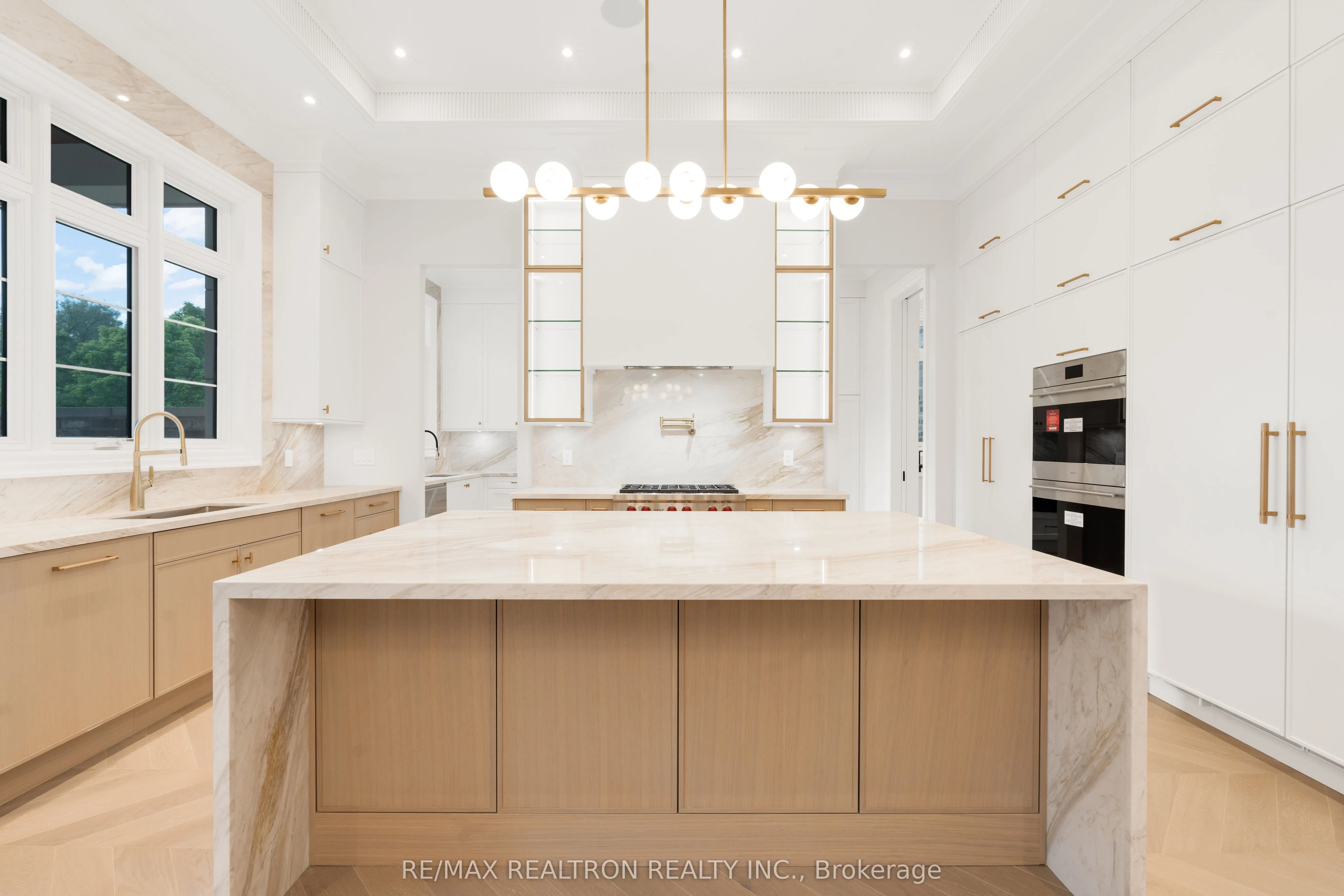 196 Kennedy Street W