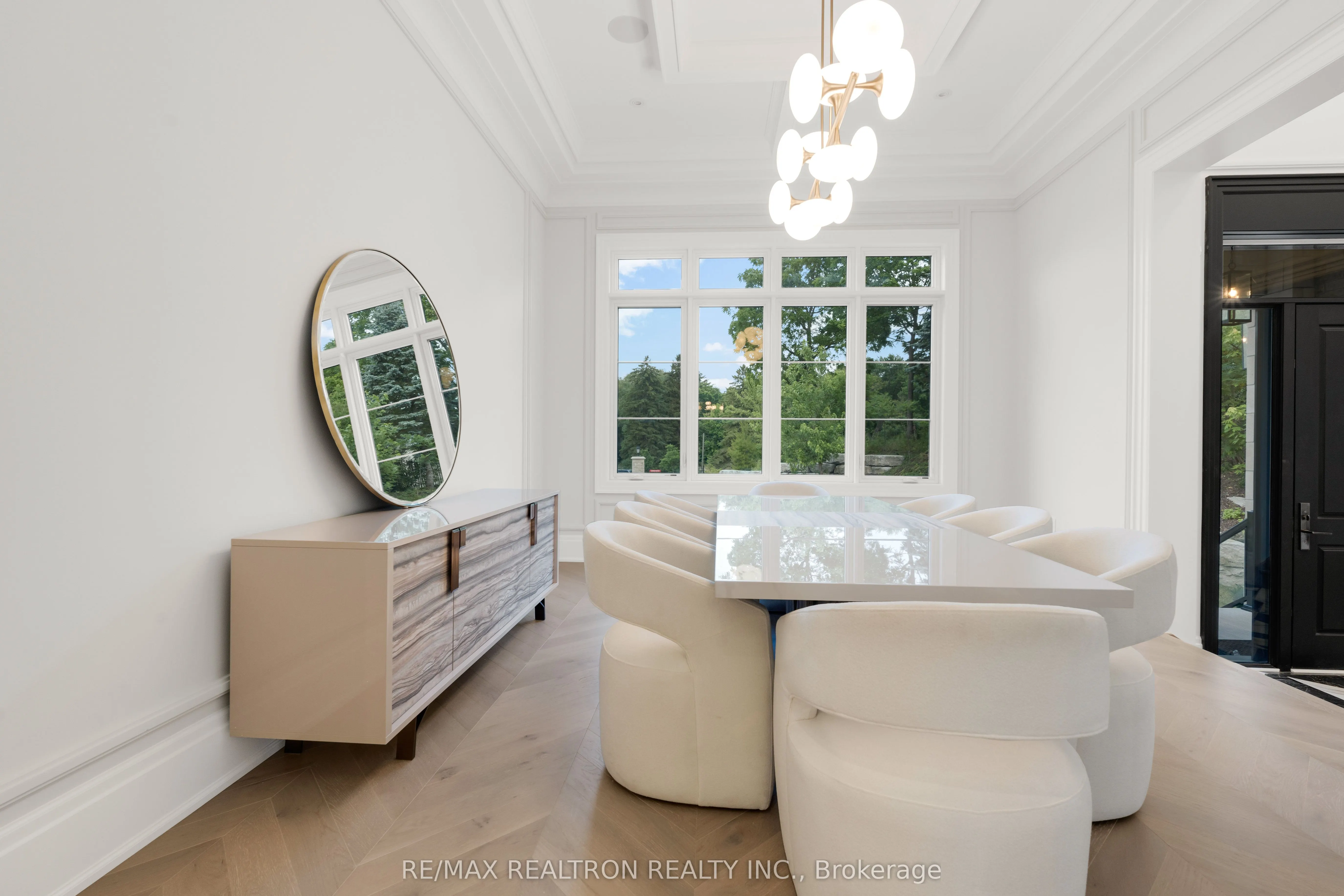 196 Kennedy Street W
