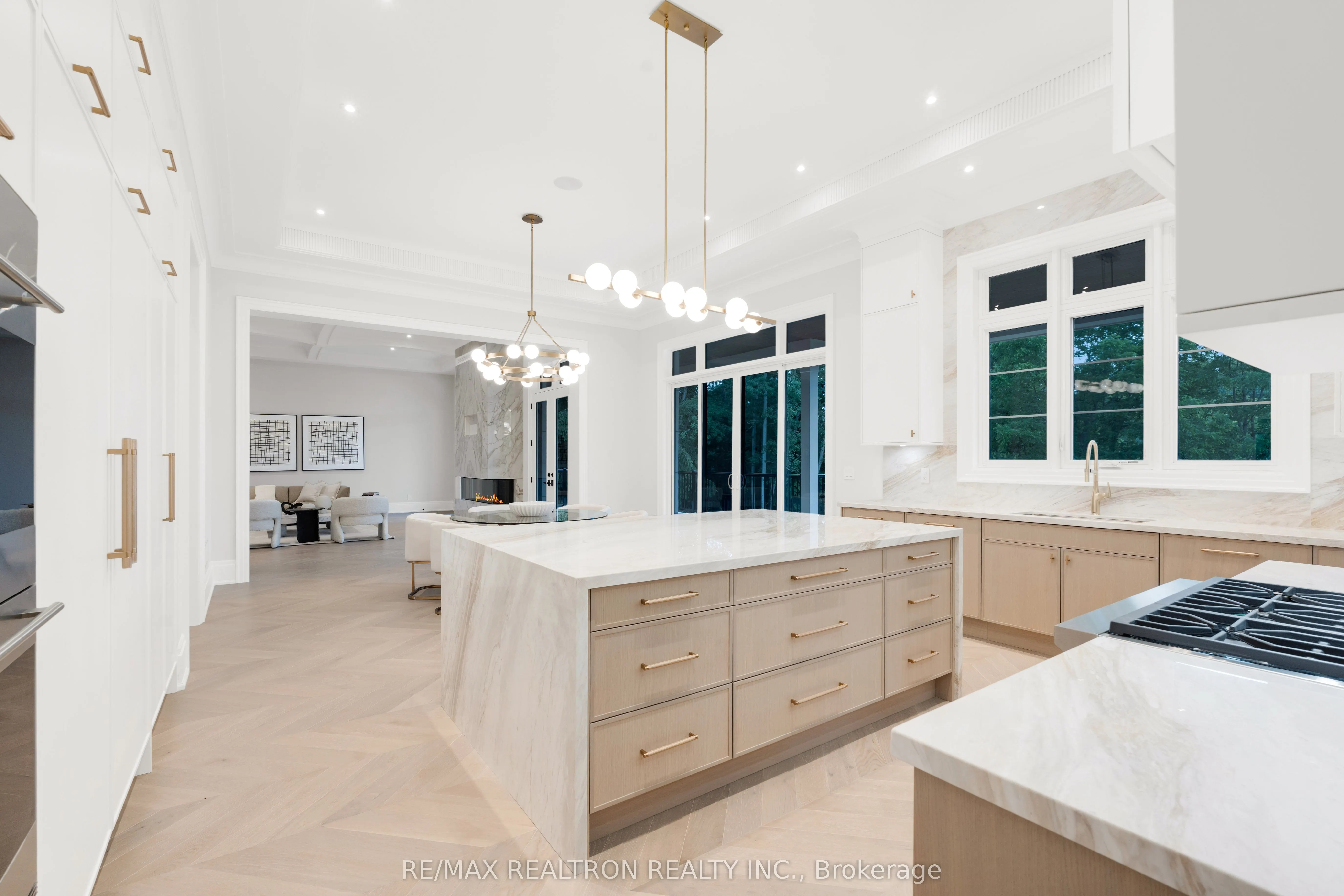 196 Kennedy Street W