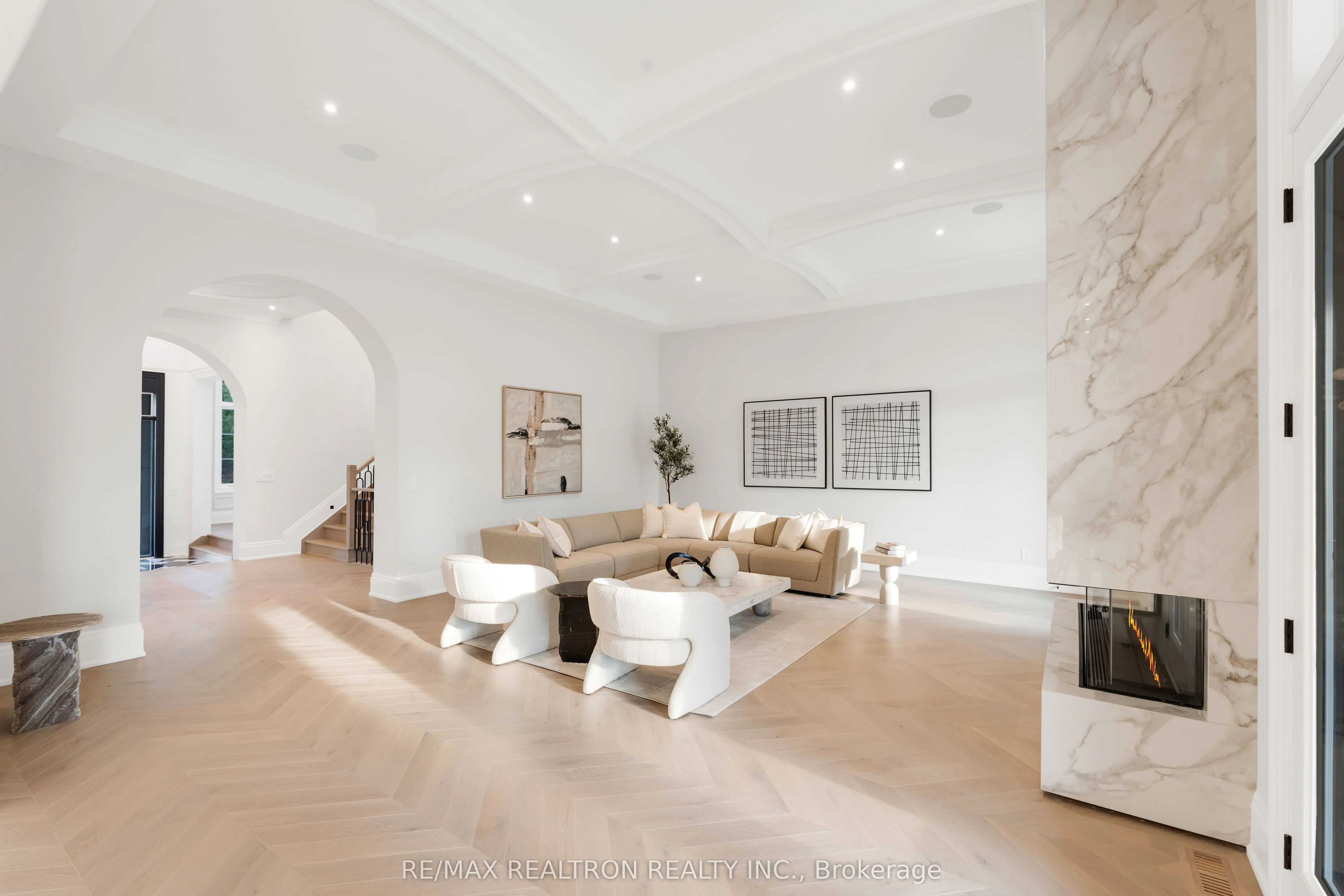 196 Kennedy Street W