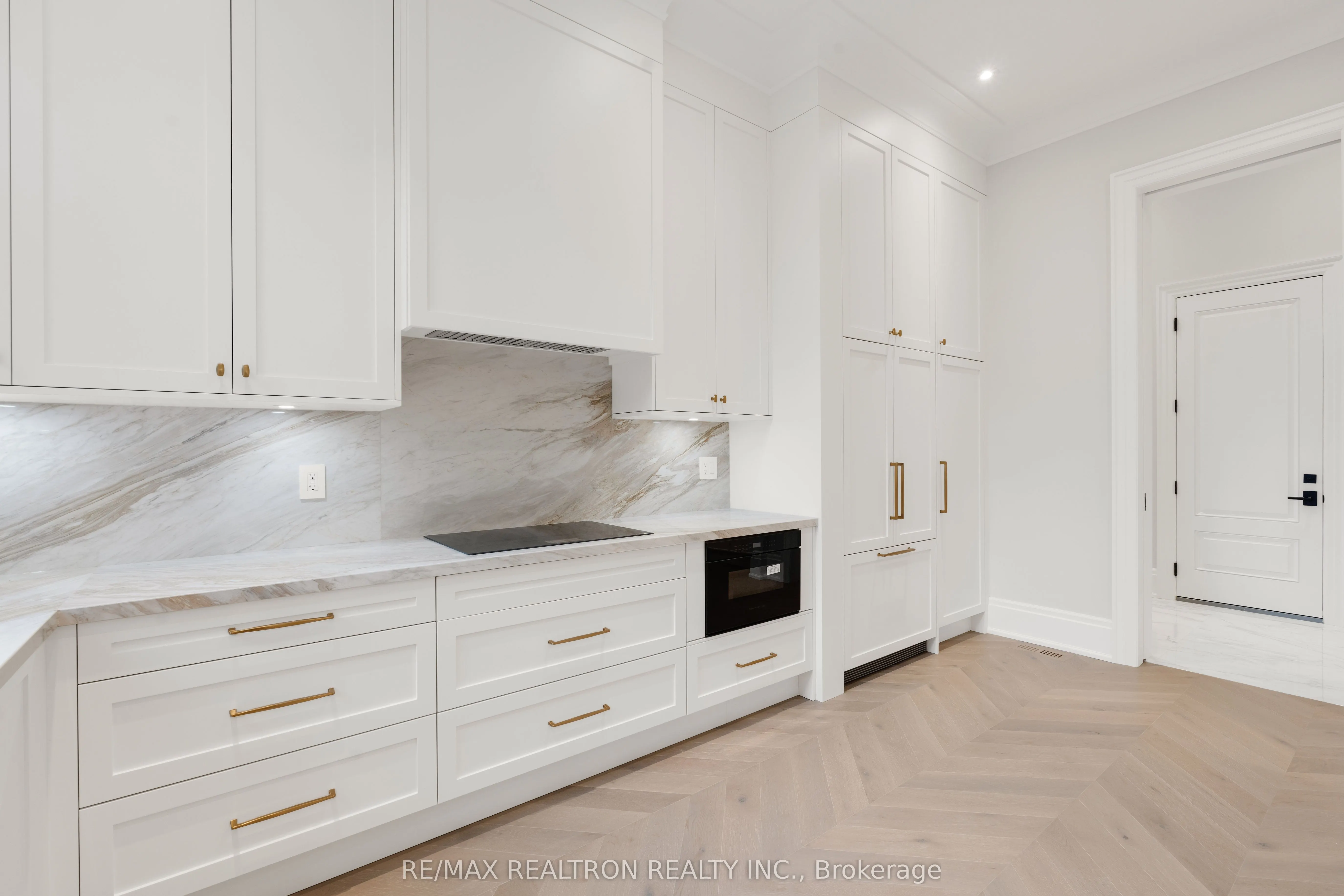 196 Kennedy Street W