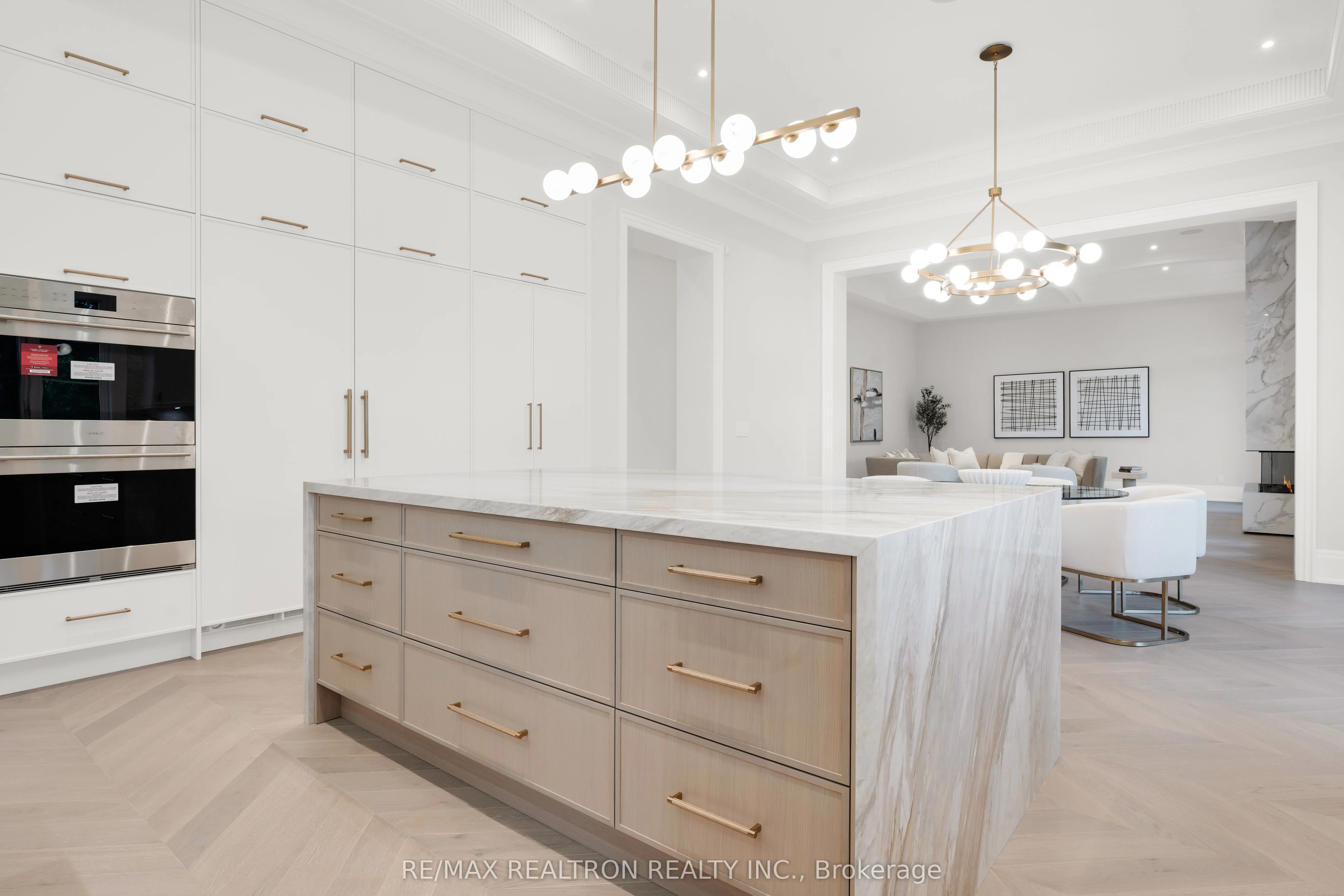 196 Kennedy Street W