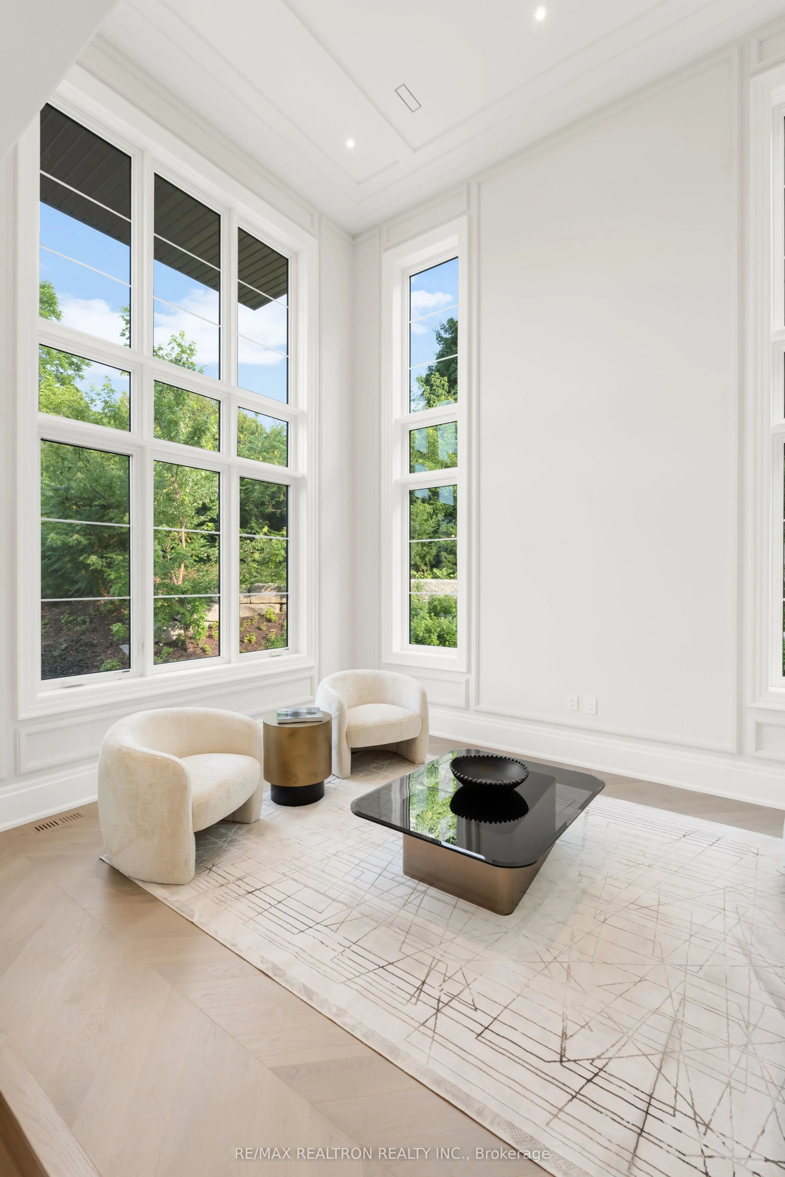 196 Kennedy Street W