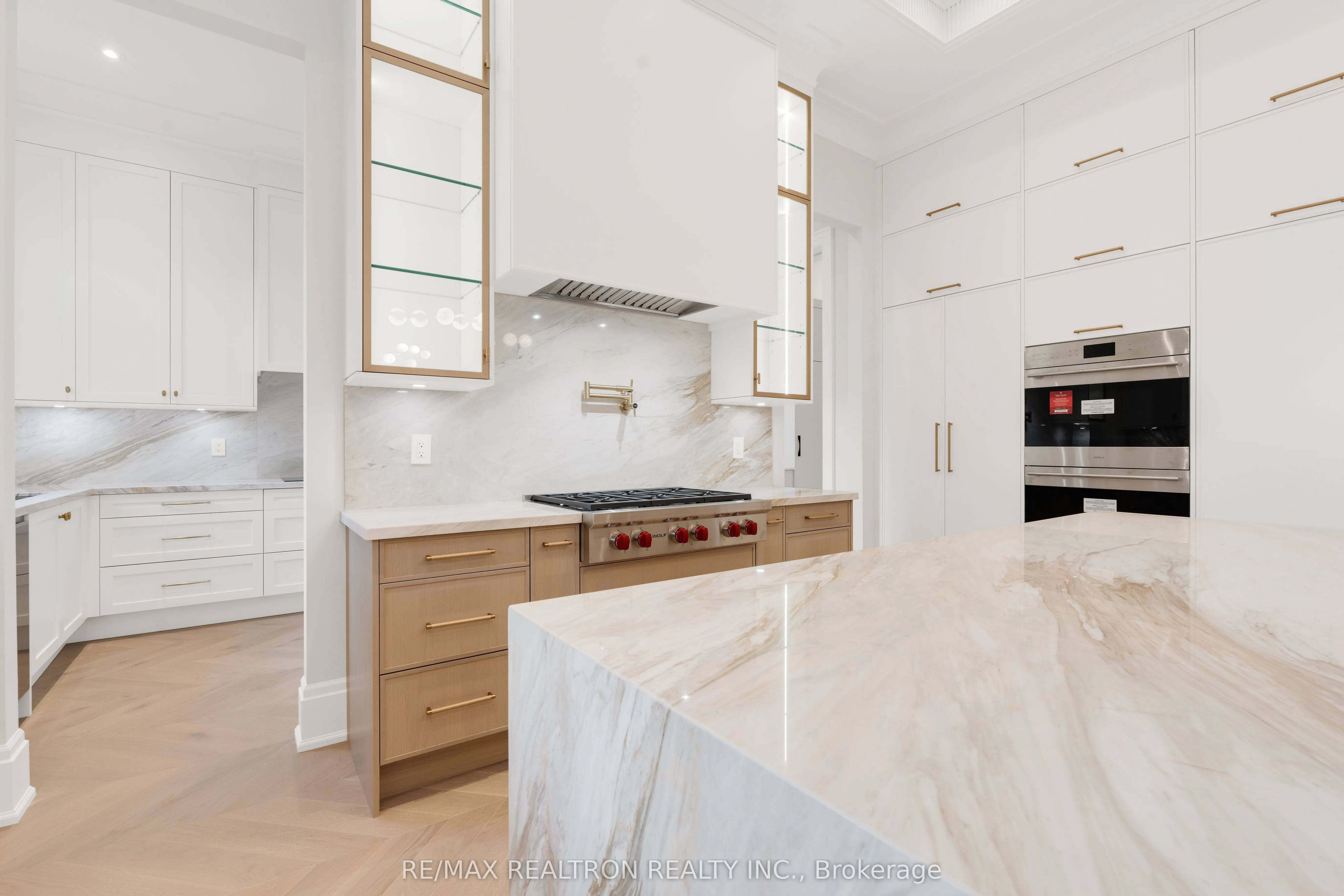196 Kennedy Street W