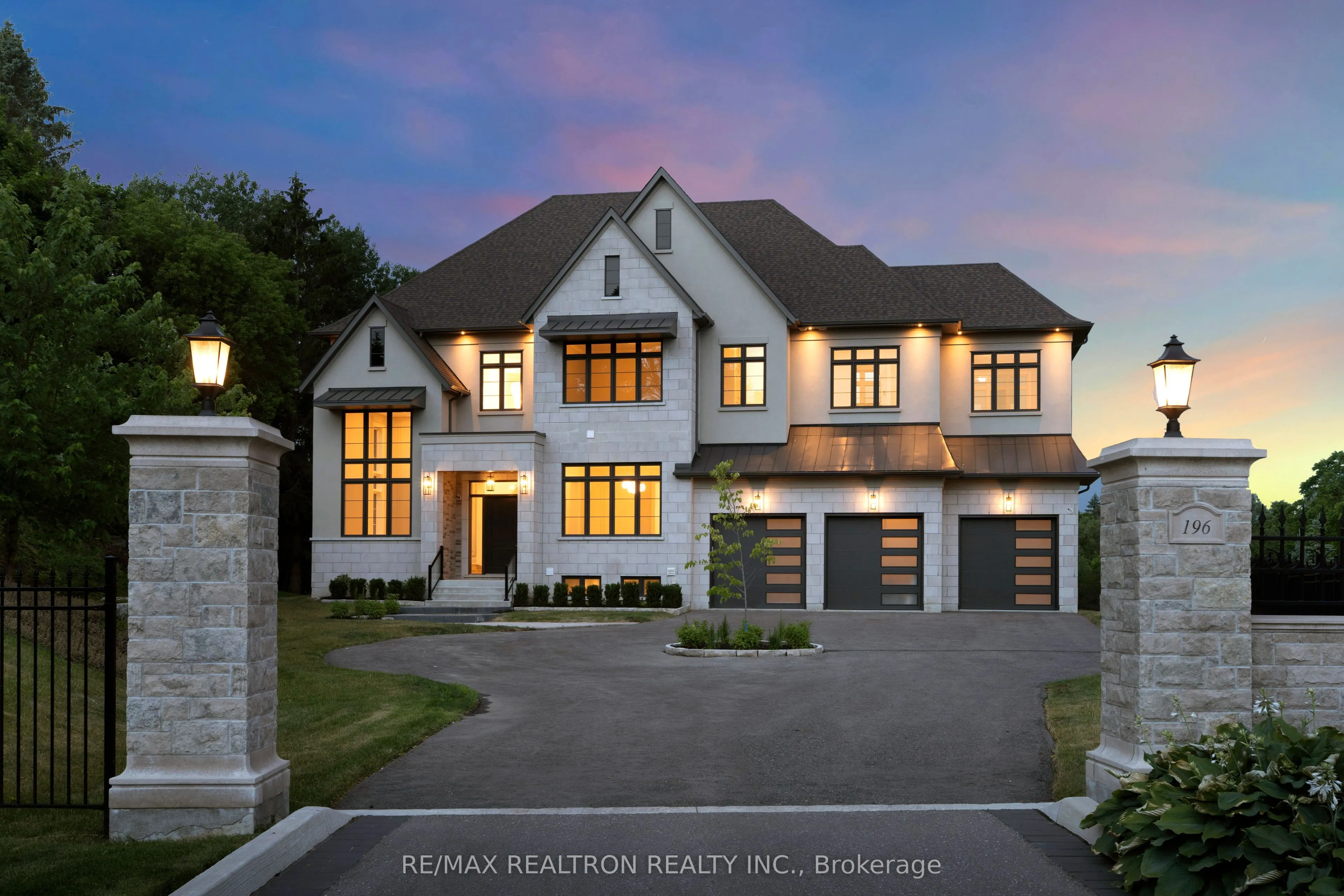 196 Kennedy Street W