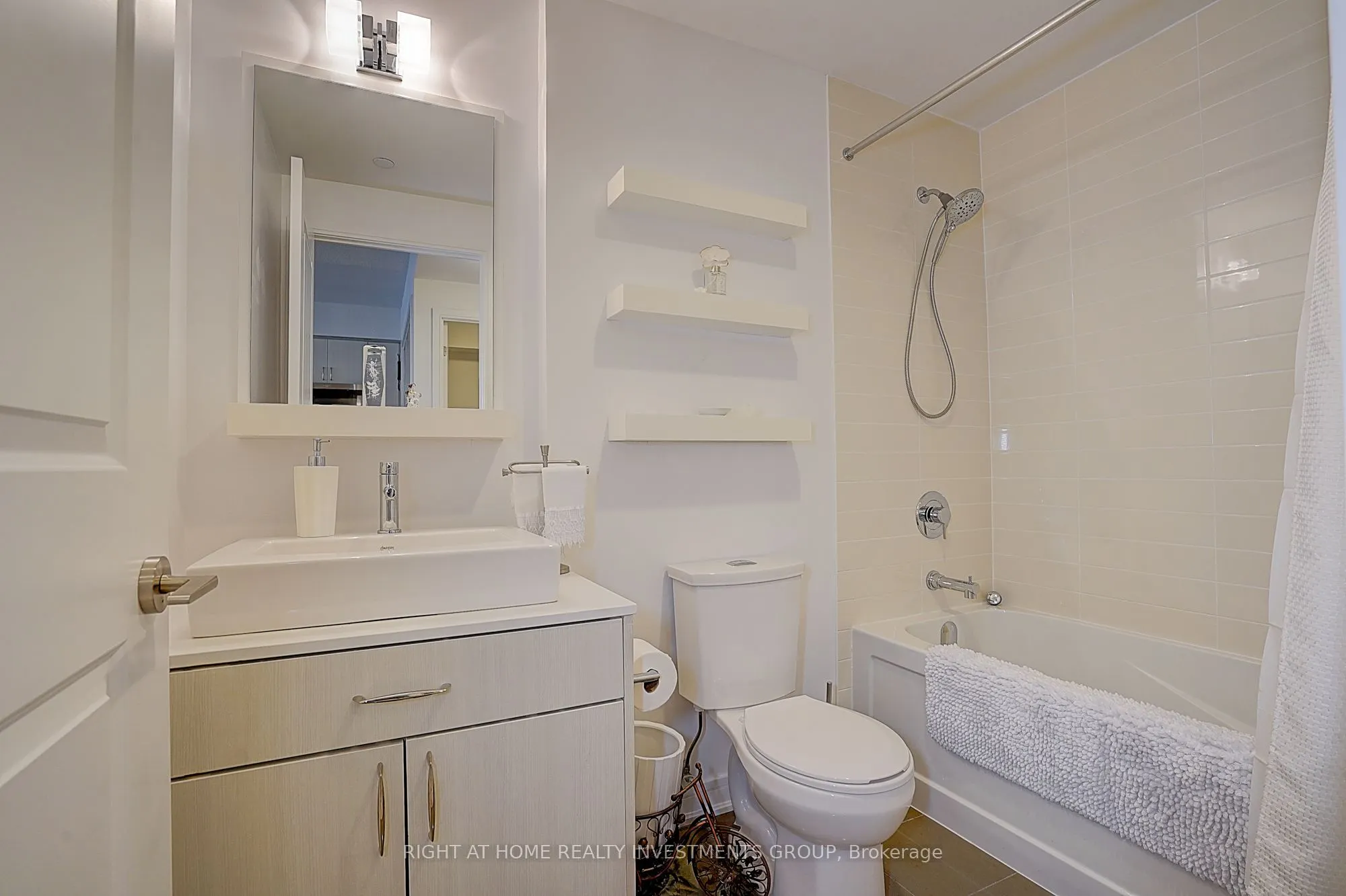 9205 Yonge Street, #415 Ne