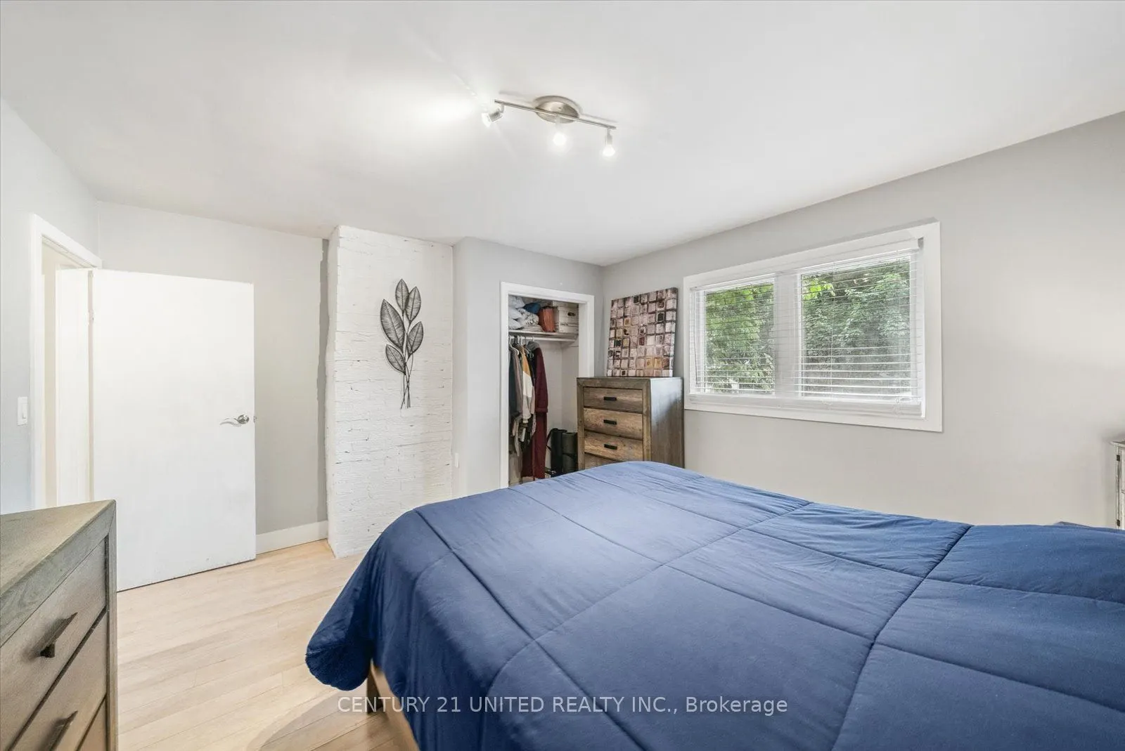 5 Church Street S