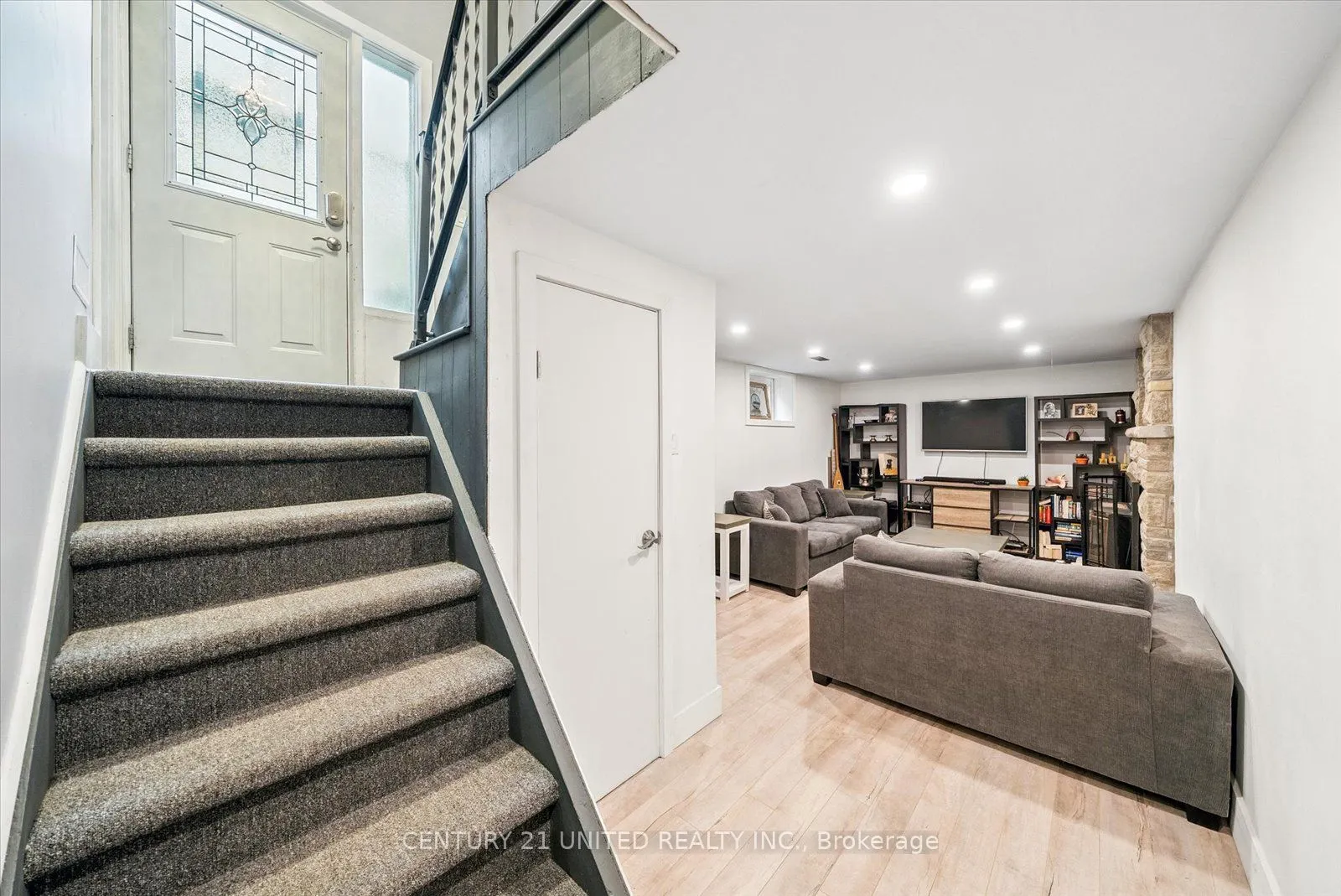 5 Church Street S