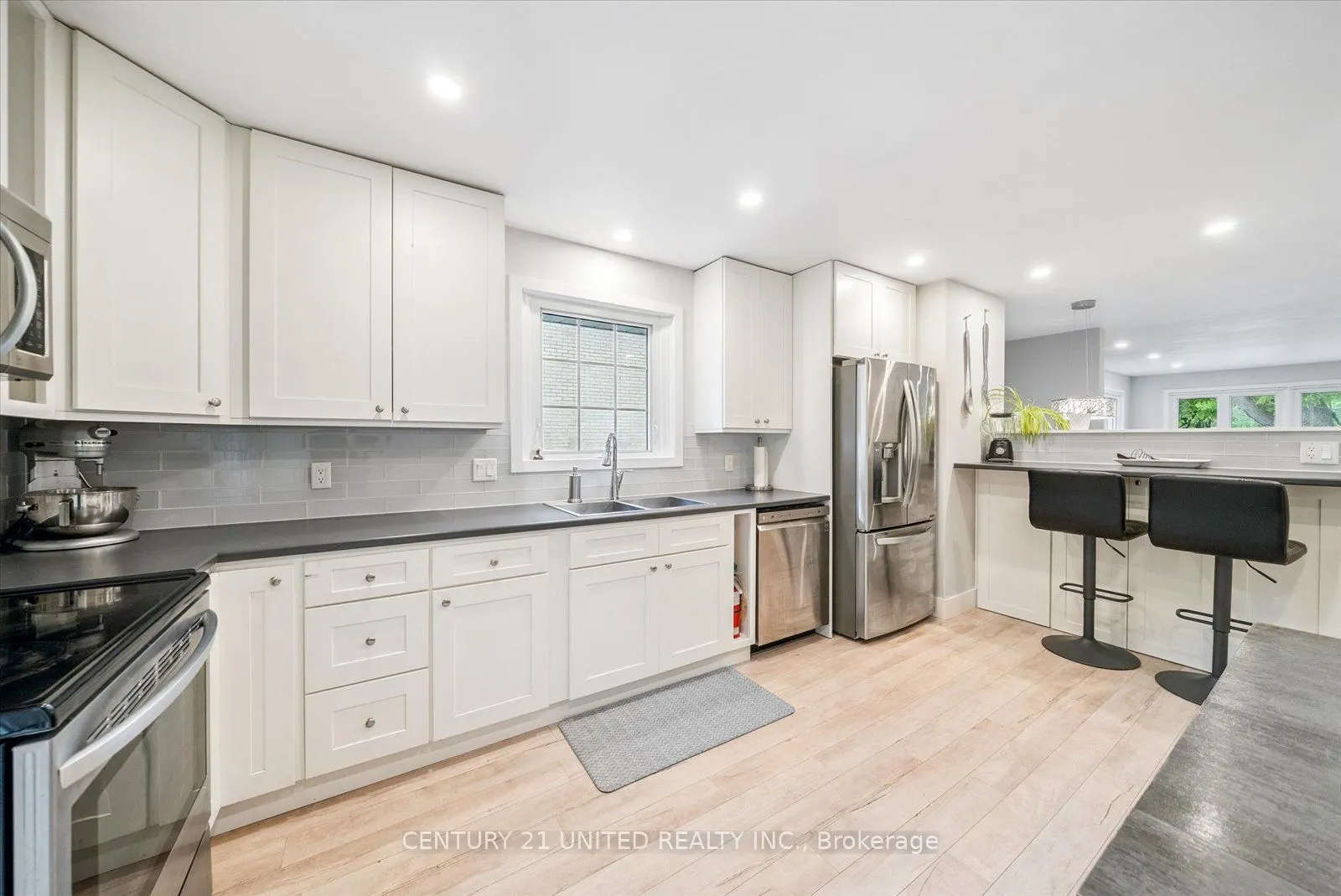5 Church Street S