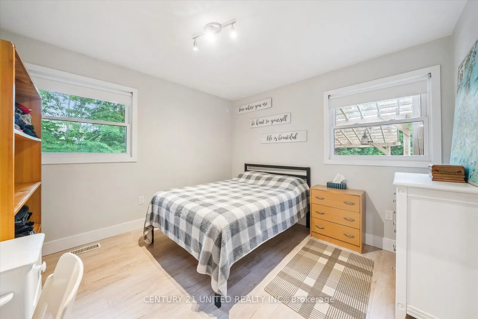 5 Church Street S