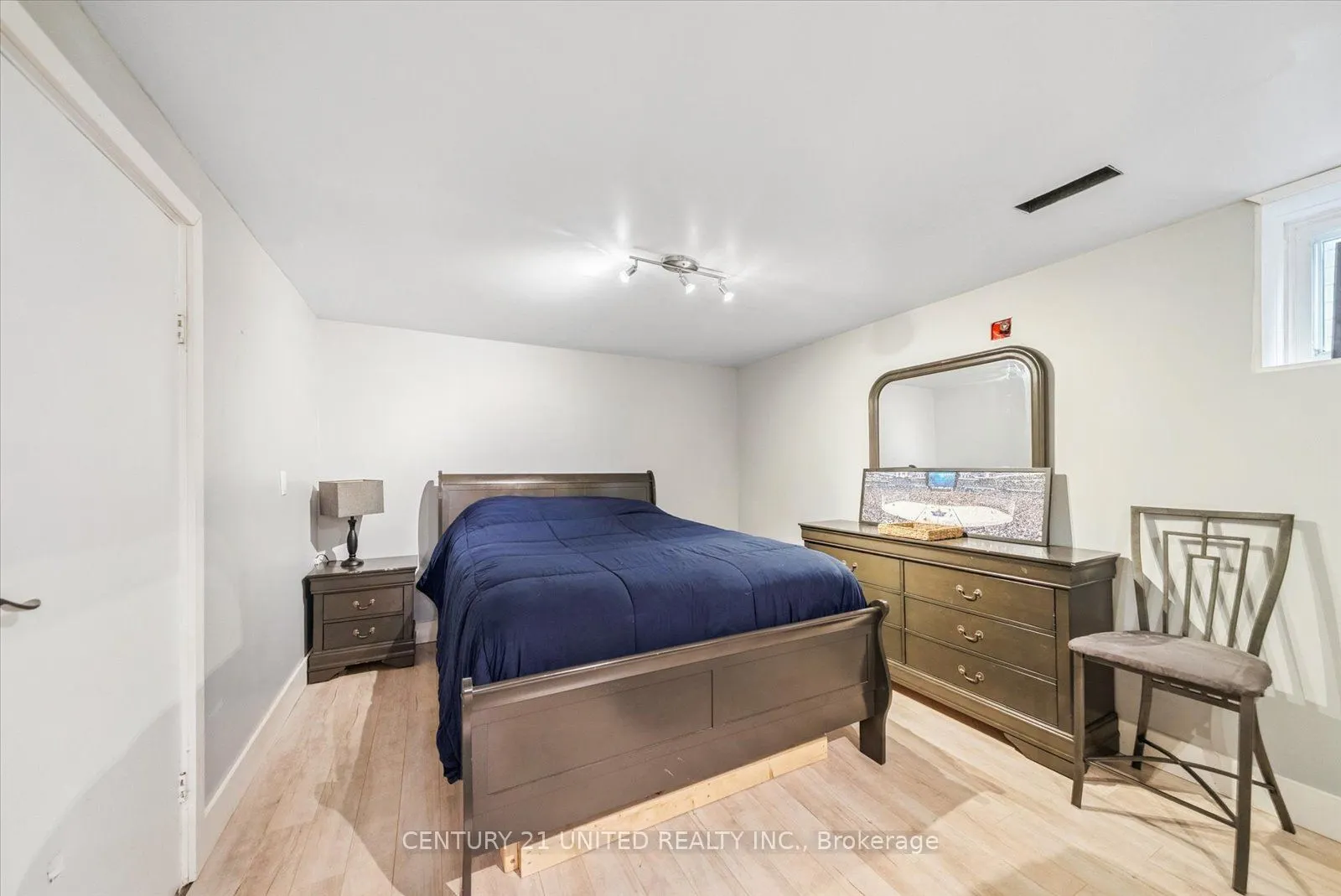 5 Church Street S