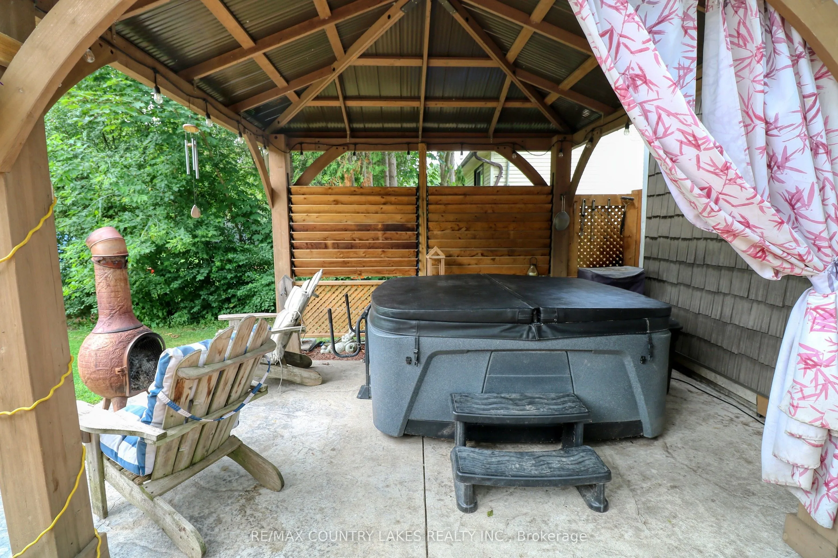 271 Lakeland Crescent