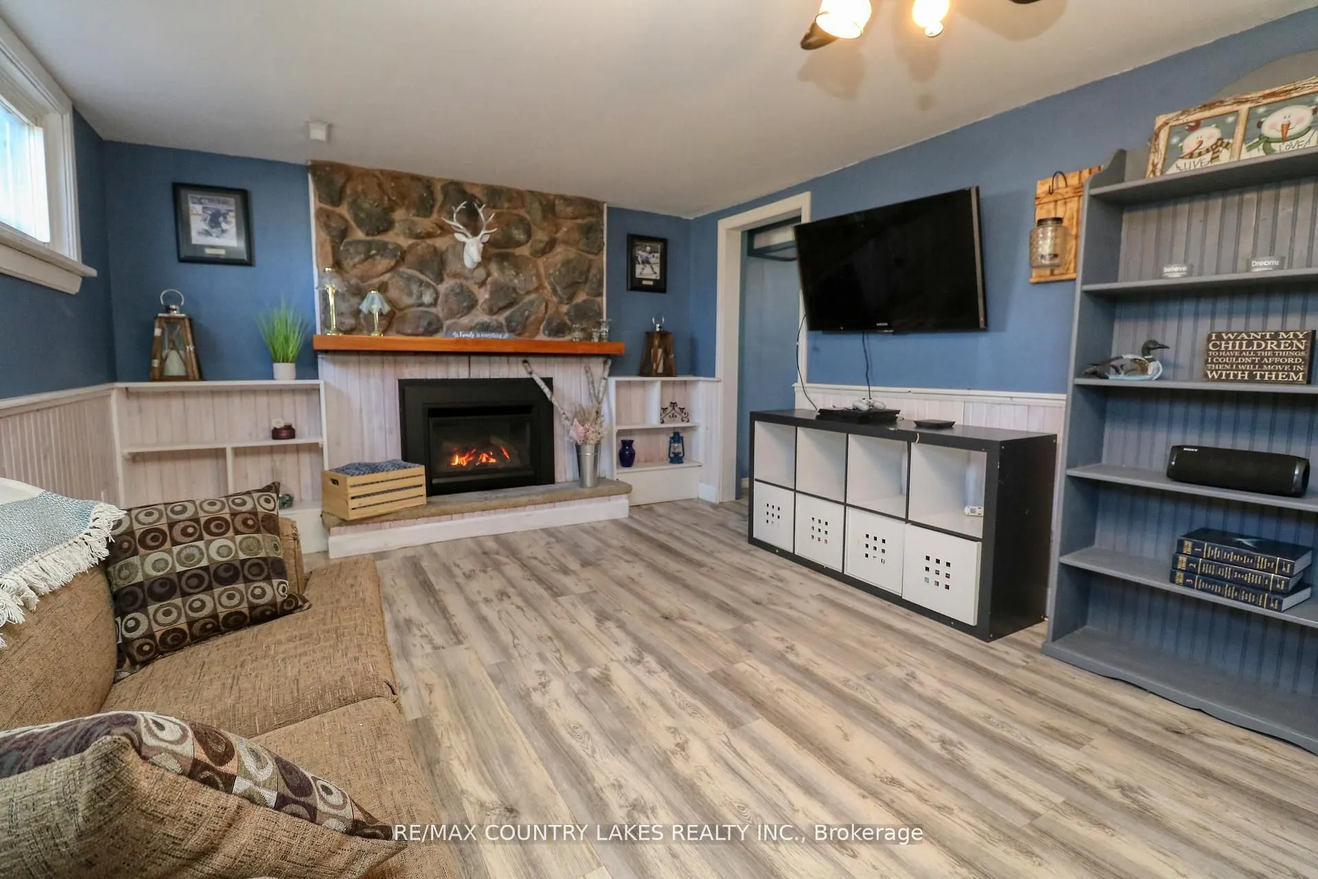 271 Lakeland Crescent