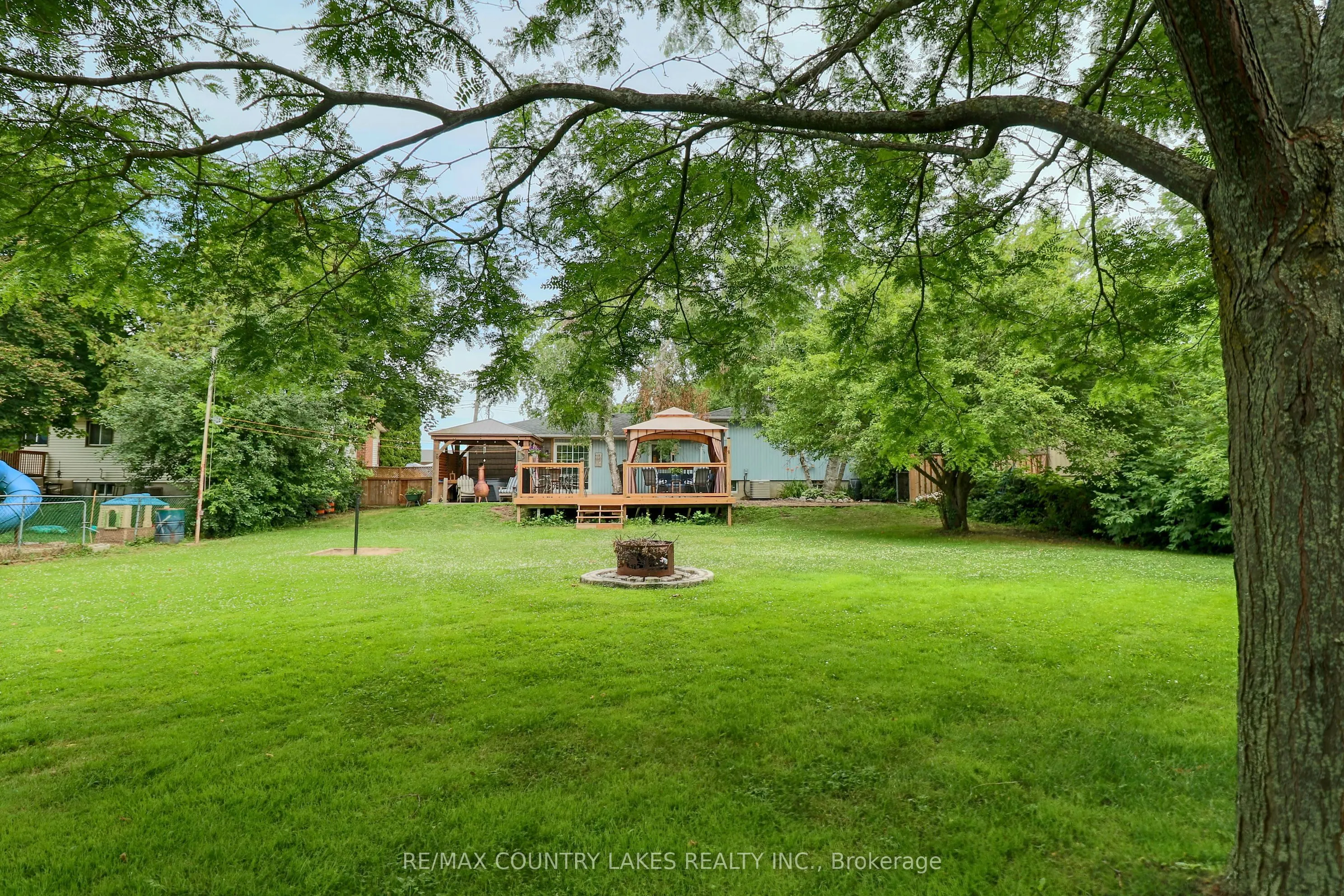 271 Lakeland Crescent