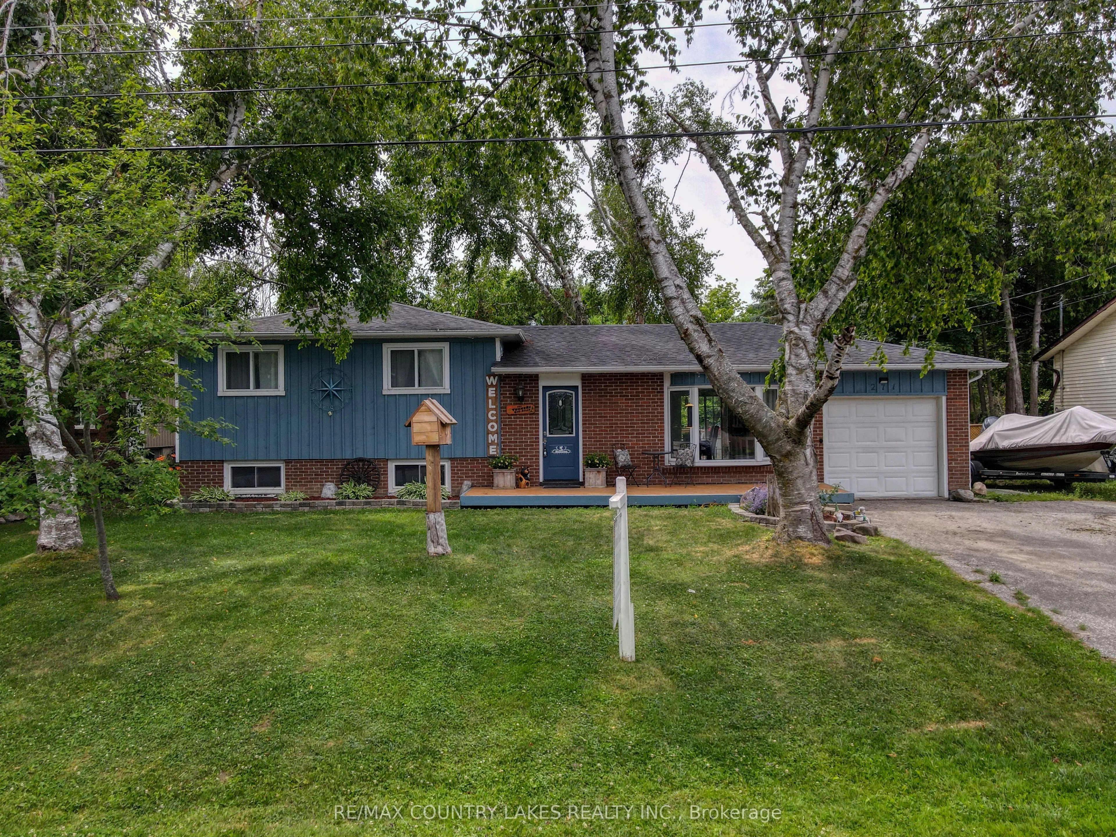 271 Lakeland Crescent
